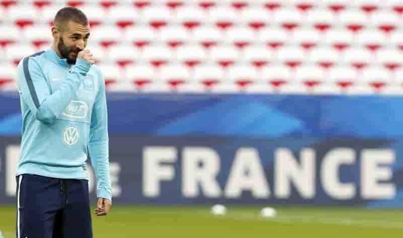 Pour la fff, benzema n'est plus actuellement selectionnable en equipe de france