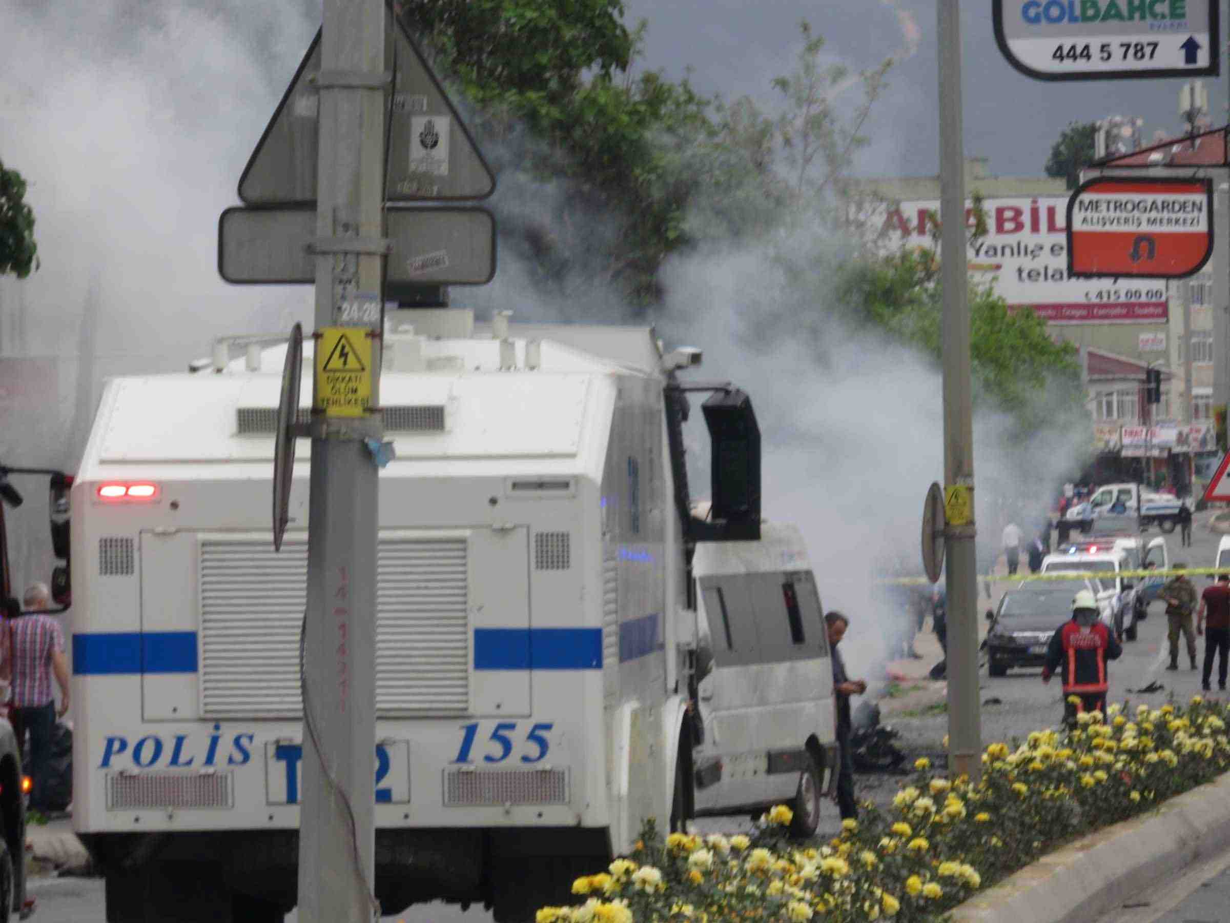 Un vehicule explose pres d'une base militaire a istanbul
