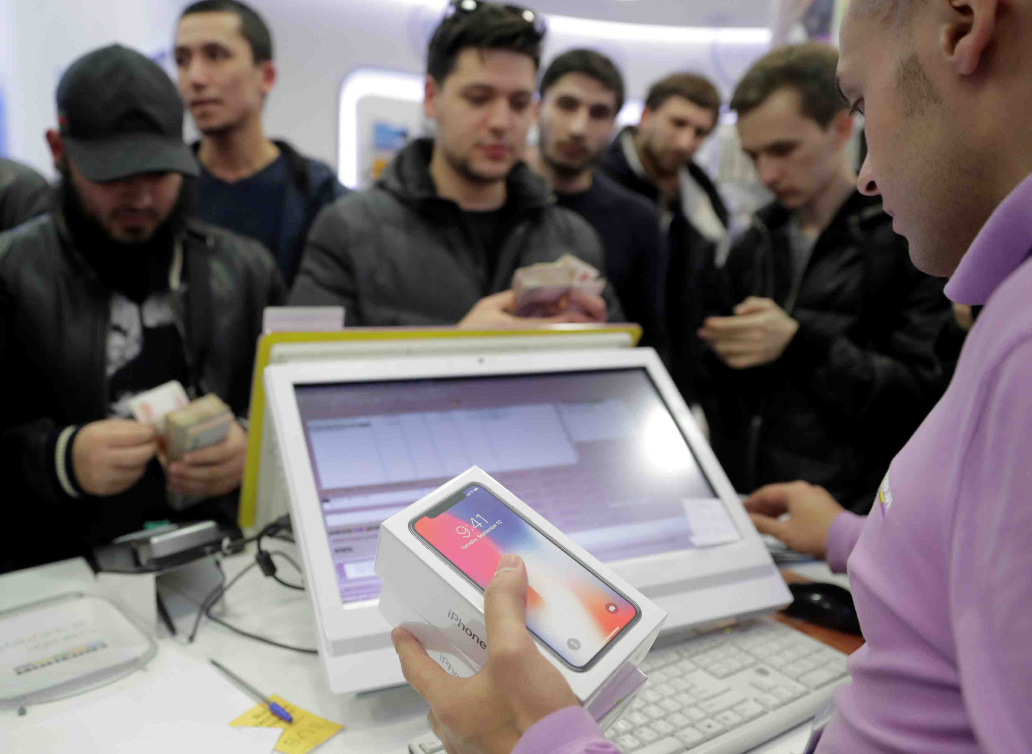 Apple franchit les 1.000 milliards de dollars de capitalisation boursiere