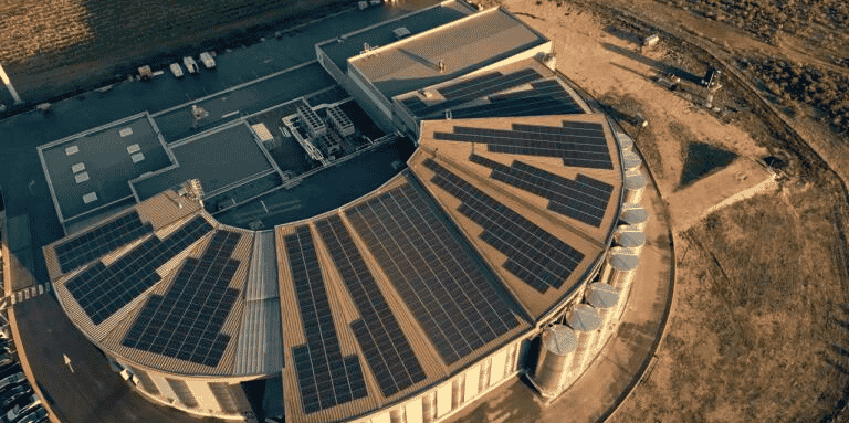 La cave des Vignerons d'Héraclès, à Codognan, a installé 864 panneaux solaires couvrant 2.000 m2 de toitures en mai 2023.
