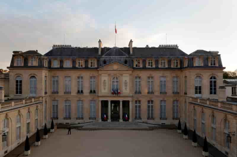 Paris demande a ses diplomates de differer leurs voyages en iran