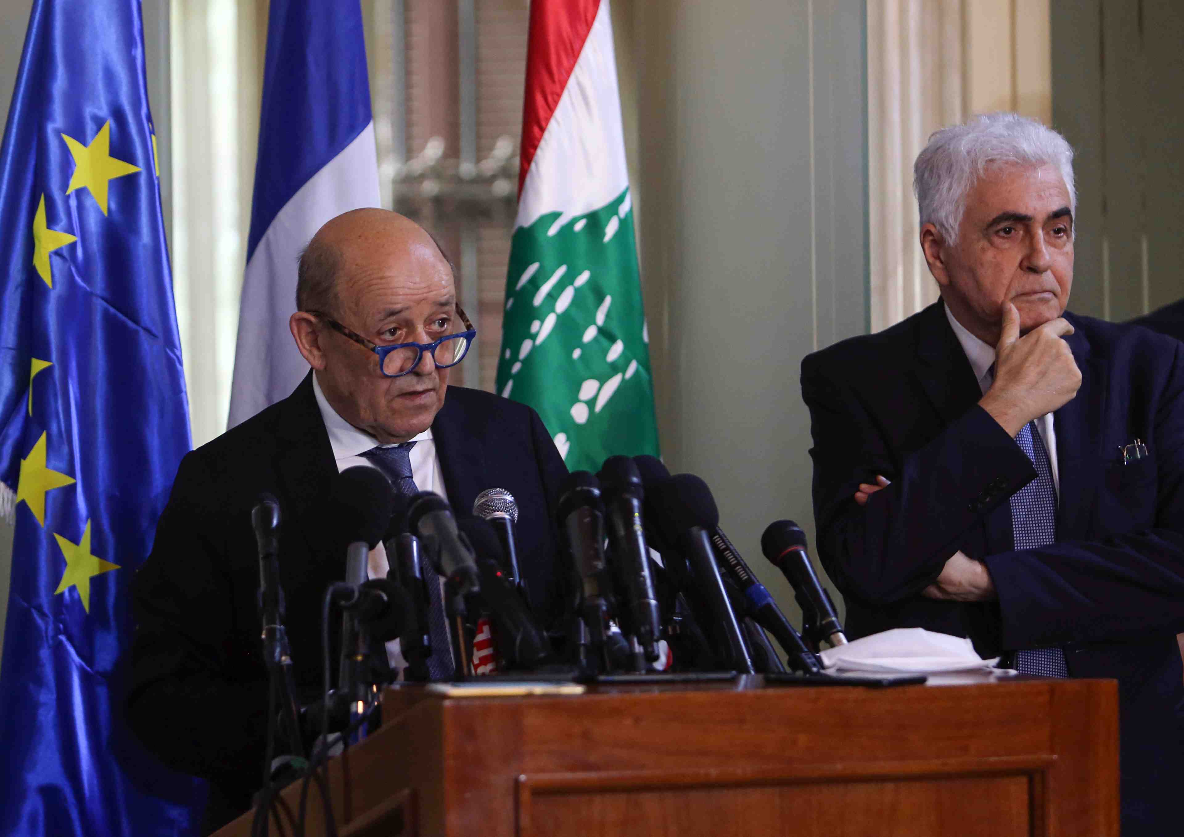 "aidez-nous a vous aider", lance le drian aux dirigeants libanais