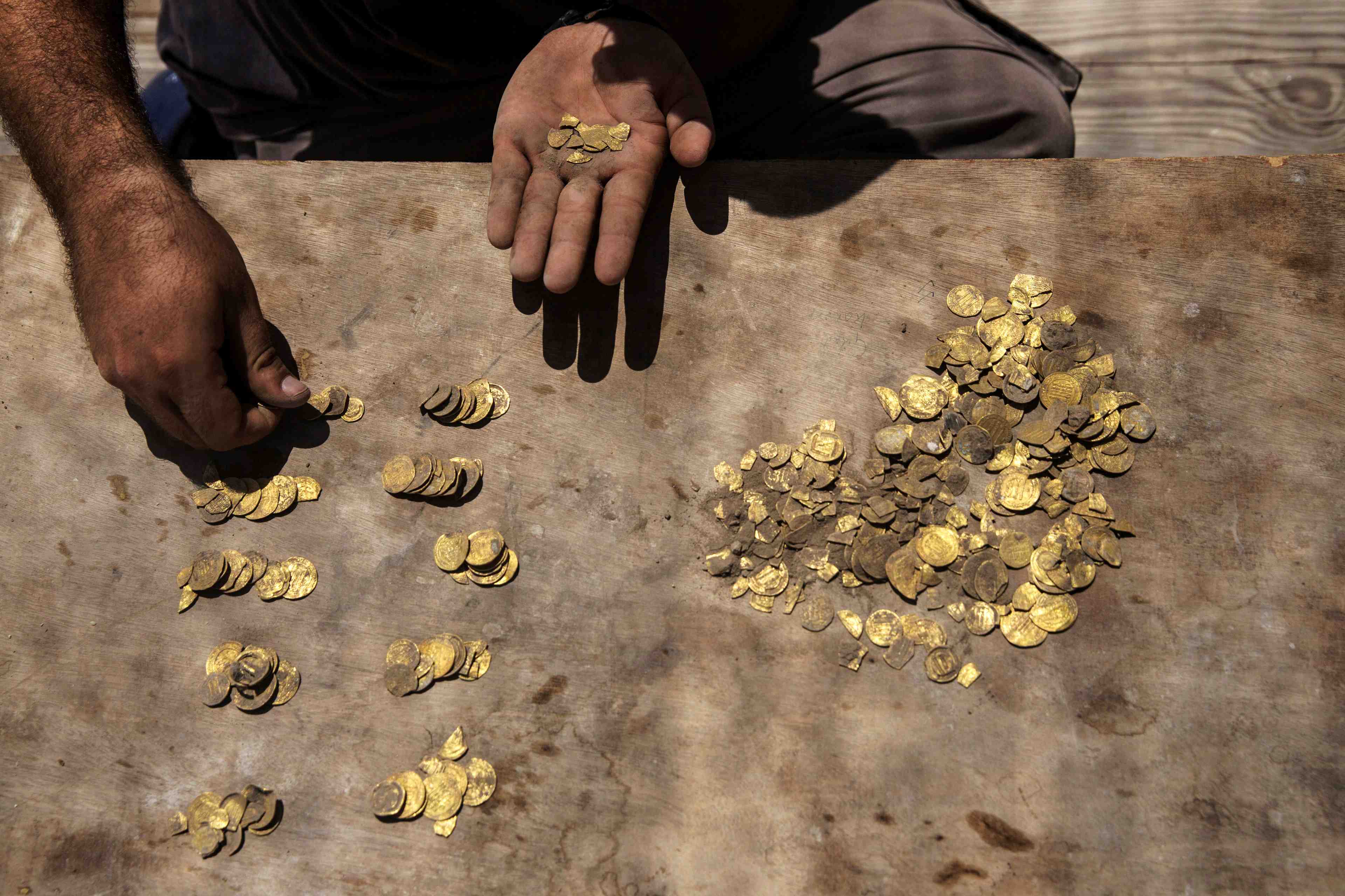 Un tresor du ixe siecle constitue de 425 pieces d'or decouvert en israel