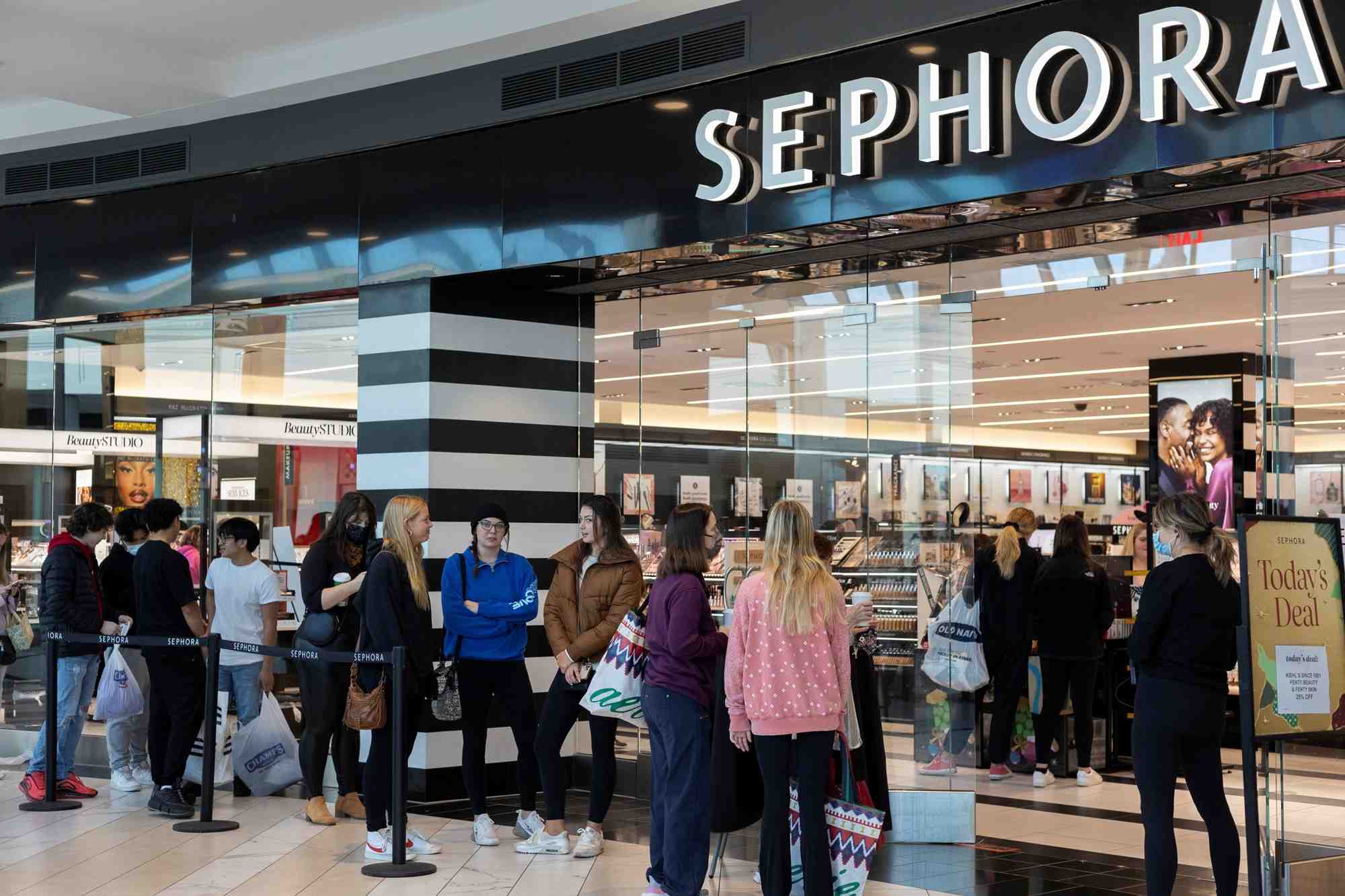 Sephora annonce la cession de 100% des actions de sa filiale en russie