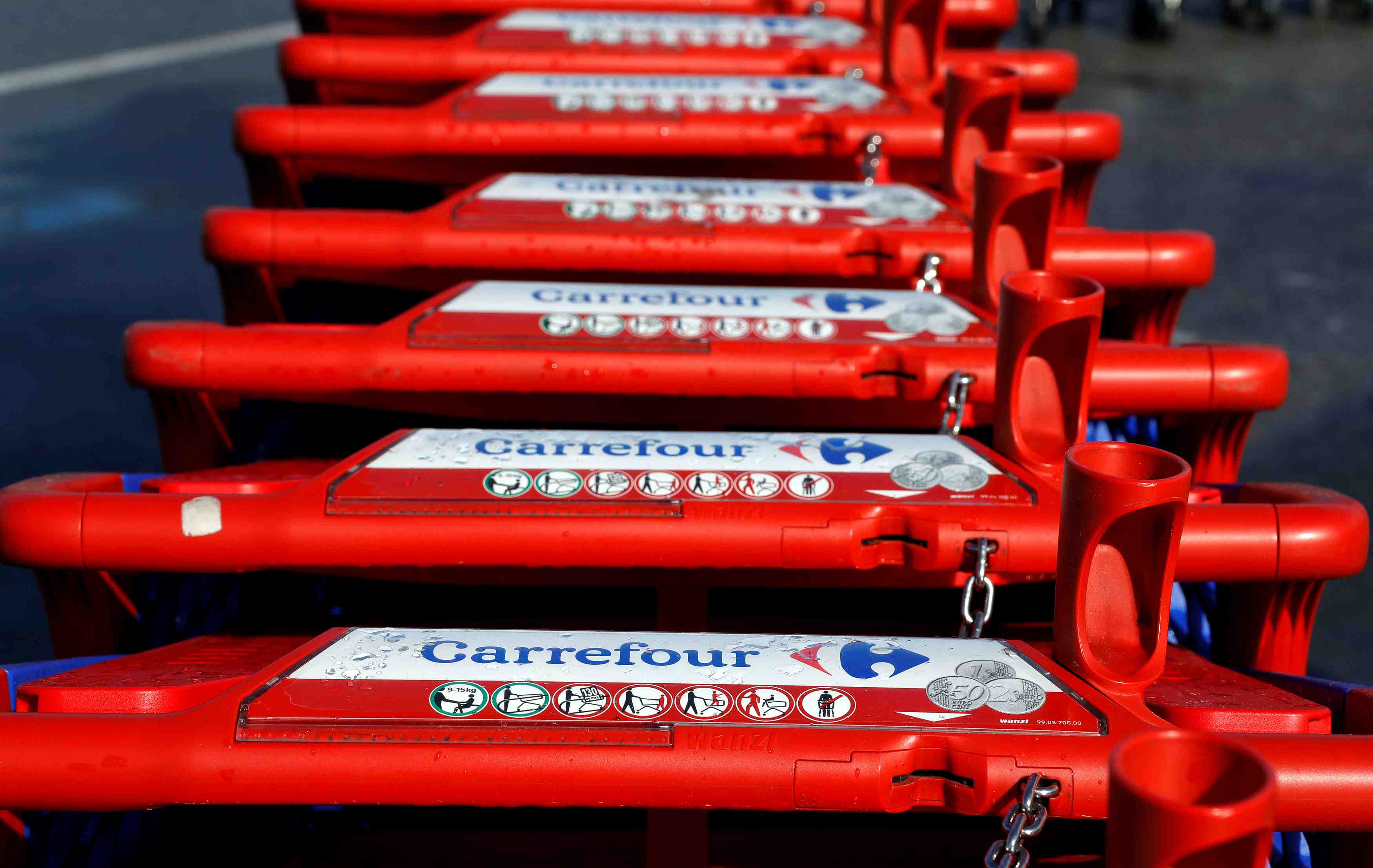 Carrefour a suivre a paris