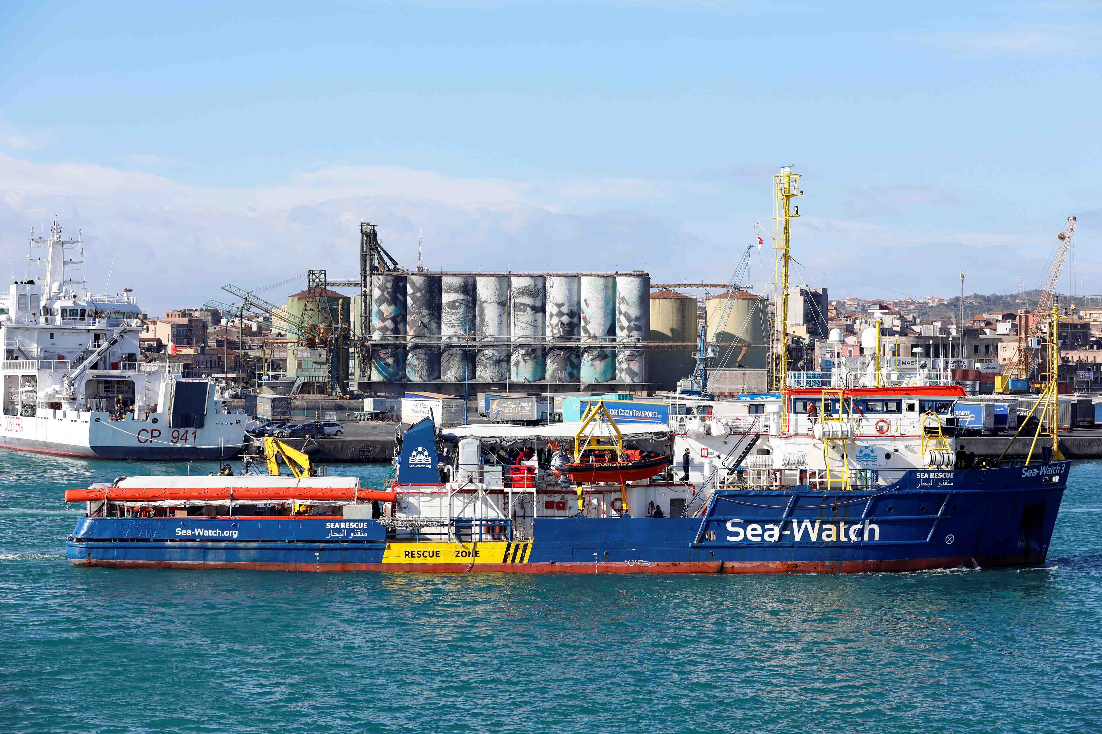 Migrants: le sea-watch 3 bloque dans le port sicilien de catane