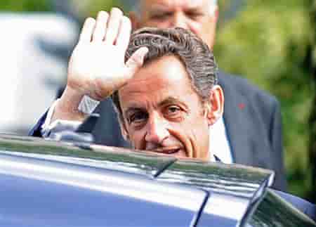 Nicolas Sarkozy à sa sortie du Val-de-Grâce
