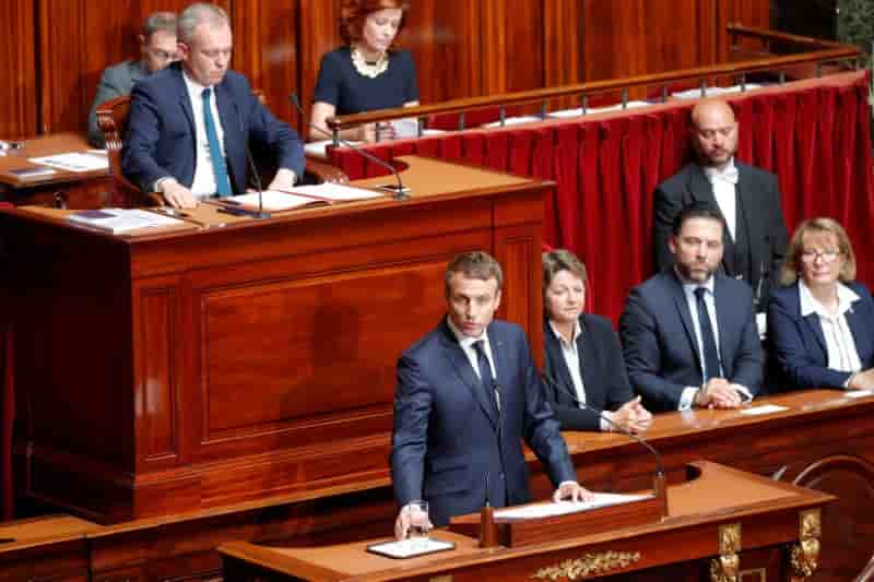 Macron veut reduire d'un tiers les trois assemblees