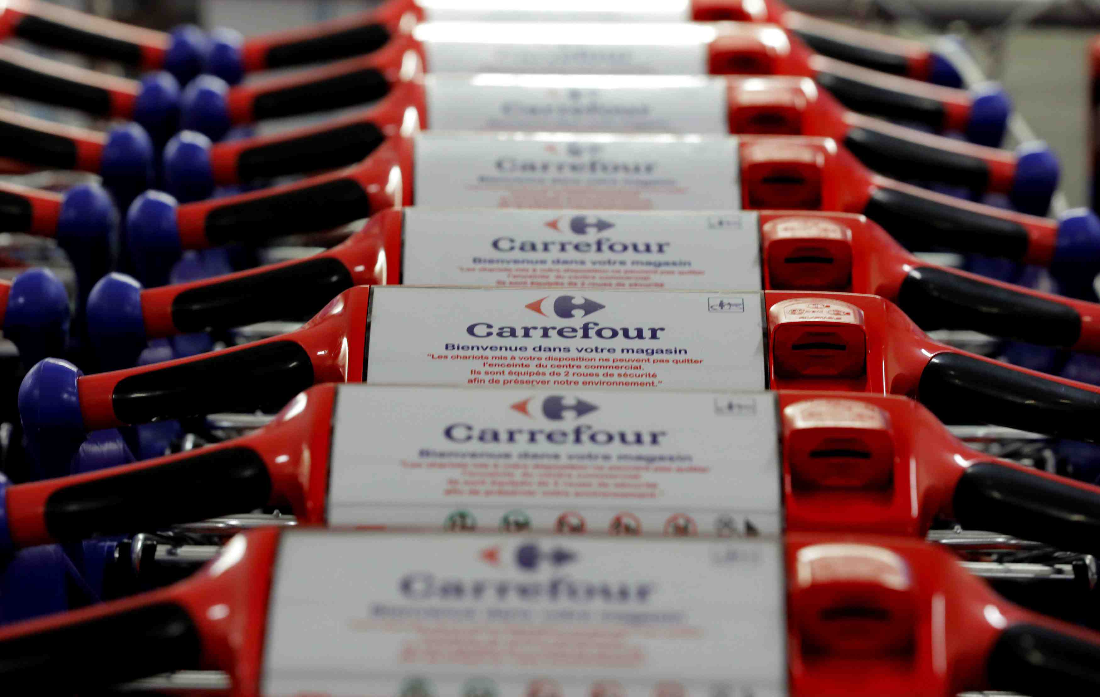 Carrefour reduit les couts, investit le digital, s'ouvre en chine