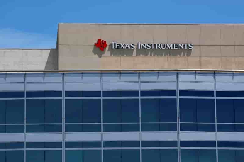 Texas instruments prevoit un ca et un benefice superieurs au consensus au troisieme trimestre