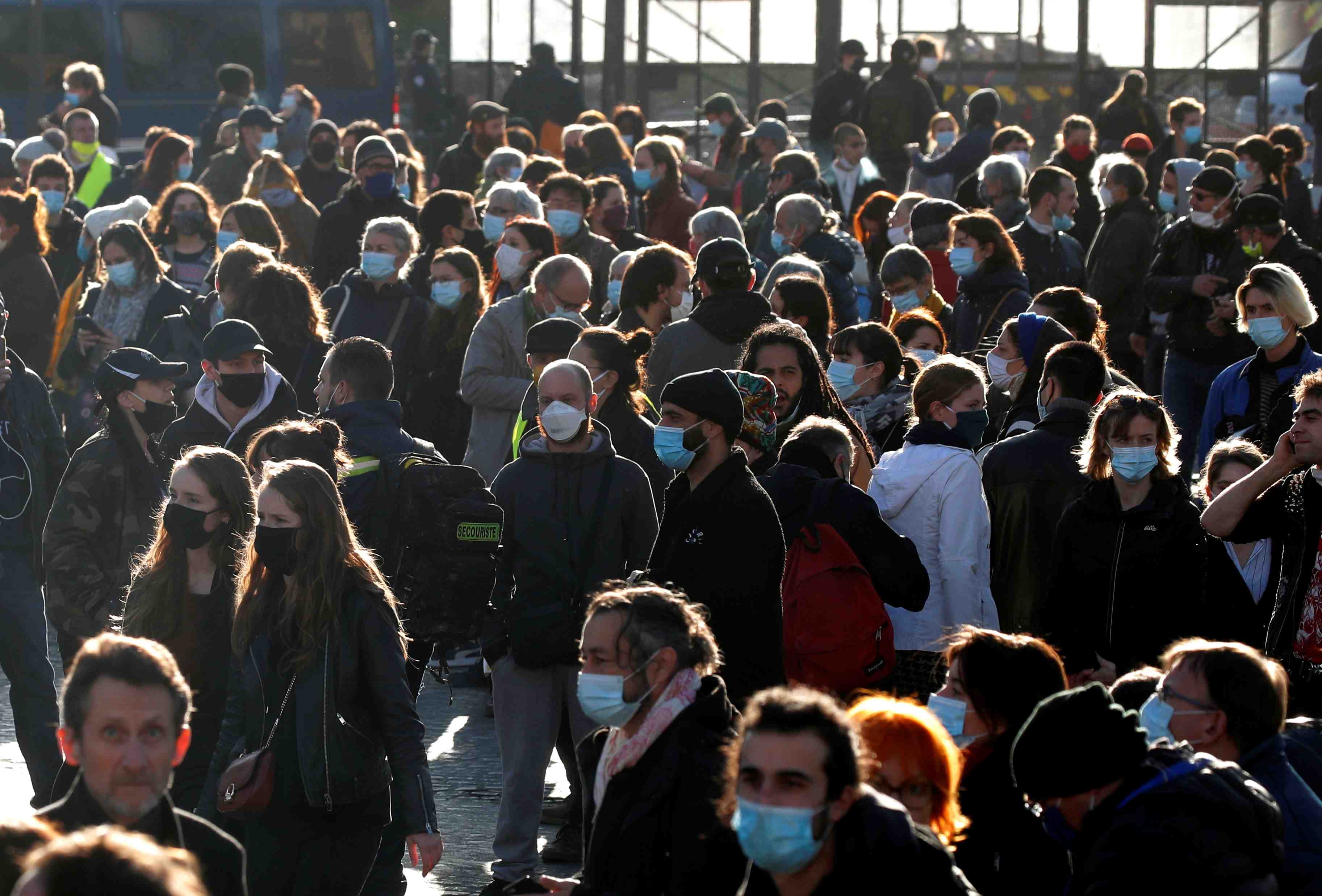 Coronavirus: moins de 4.500 contaminations en 24 heures en france