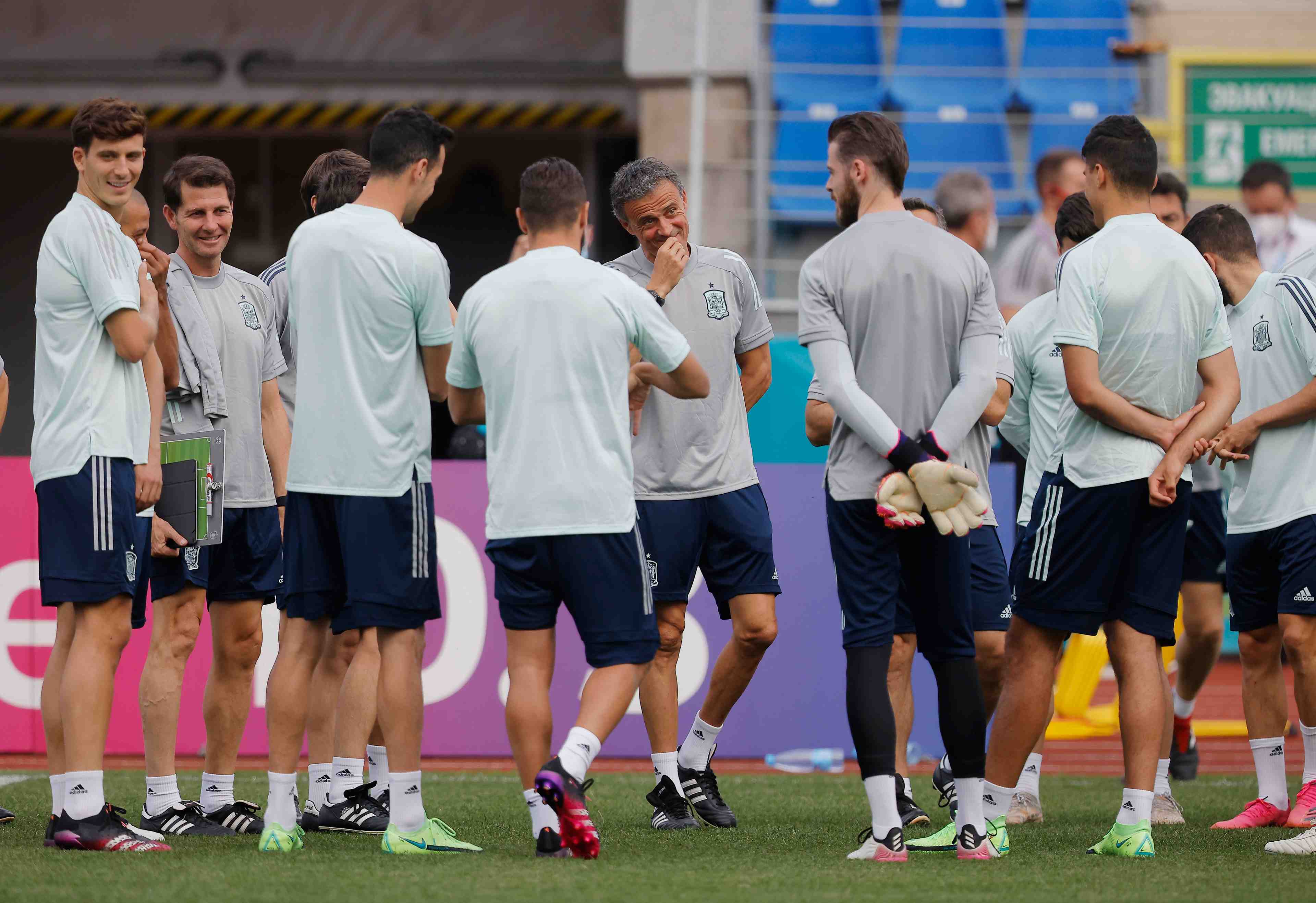 Coronavirus: a saint-petersbourg, les medecins redoutent le match espagne-suisse
