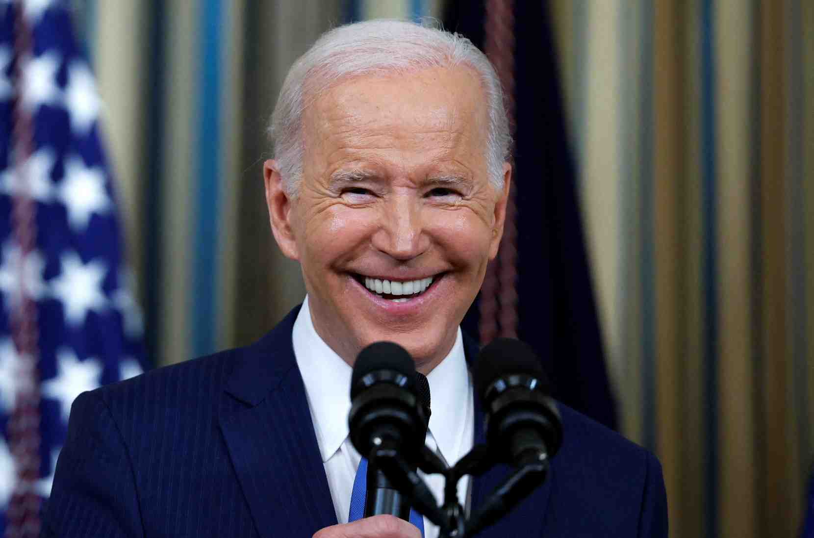 Le president americain joe biden tient une conference de presse a la maison blanche pour discuter des resultats des elections de mi-mandat