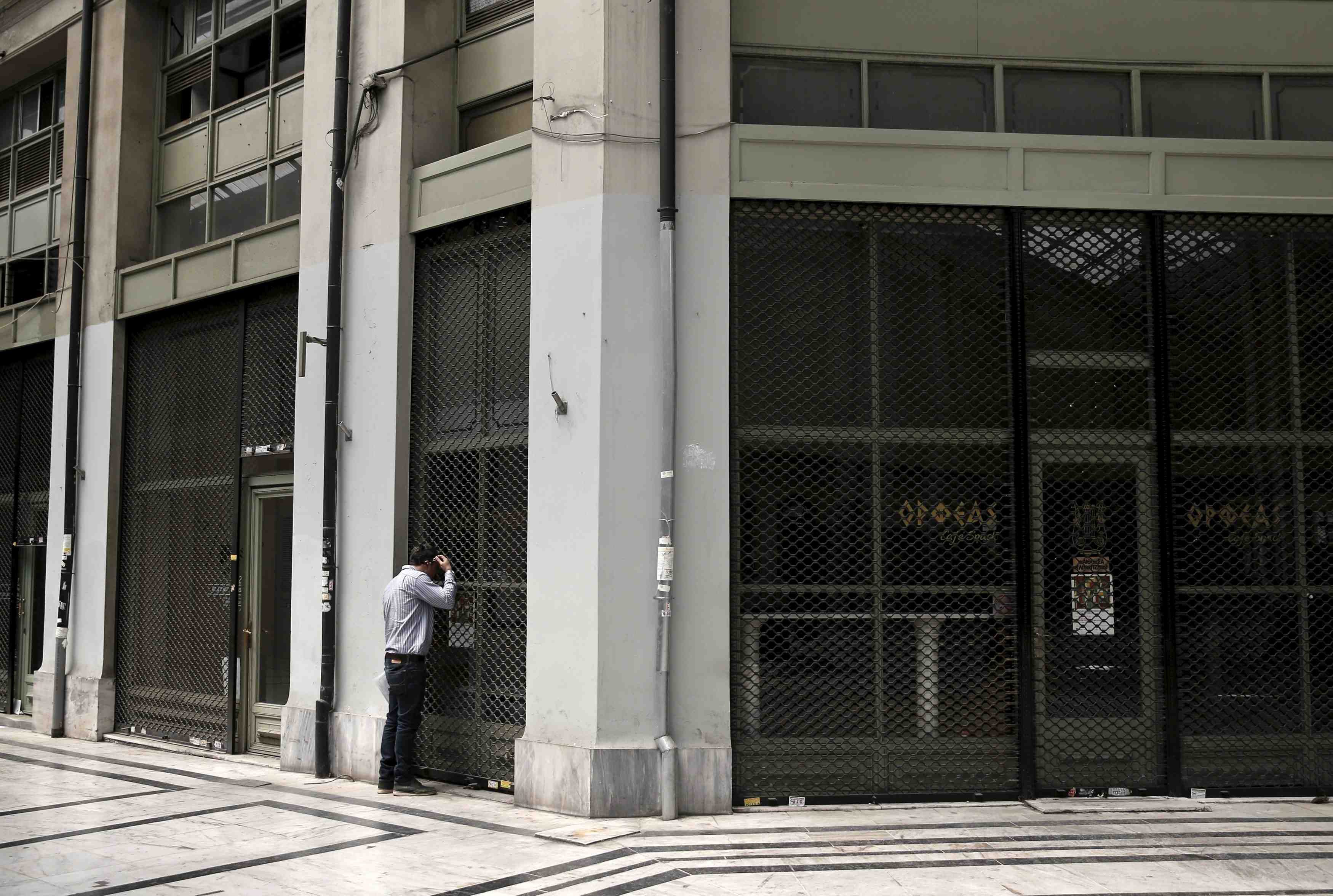 La grece racle les fonds de tiroir pour payer les salaires