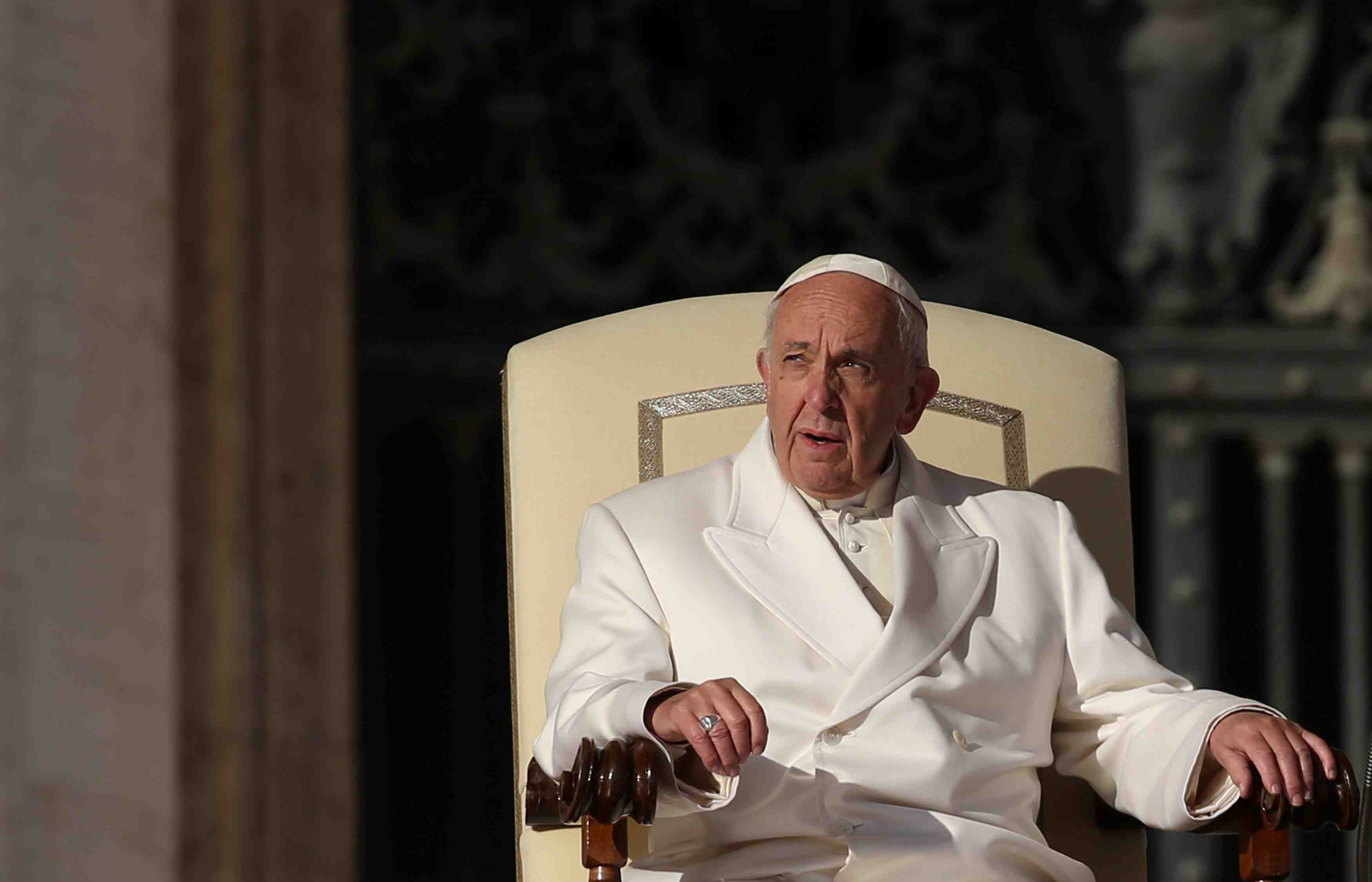 Le pape francois denonce les "fake news"