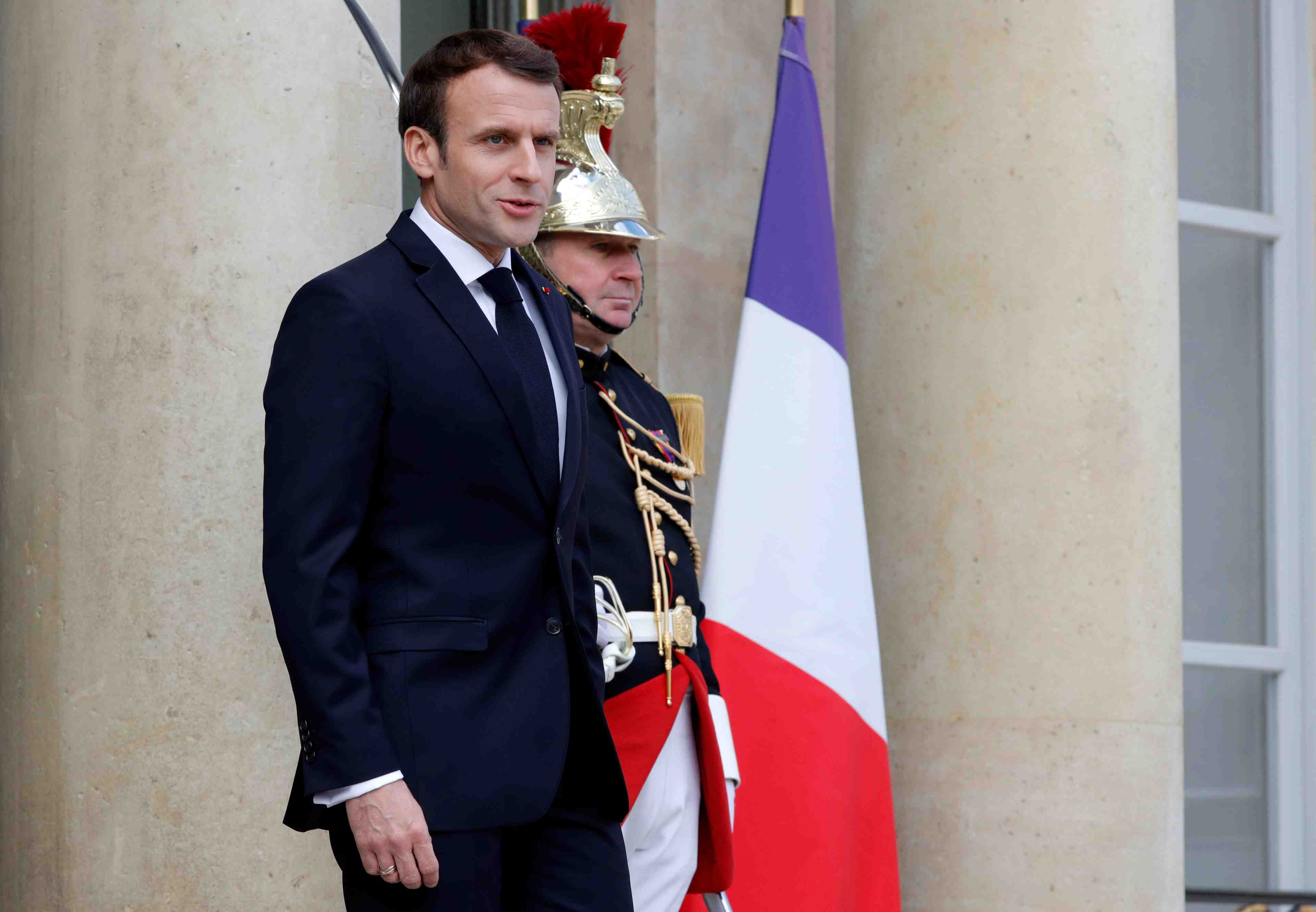 Des deputes d'opposition boycottent un dejeuner avec macron