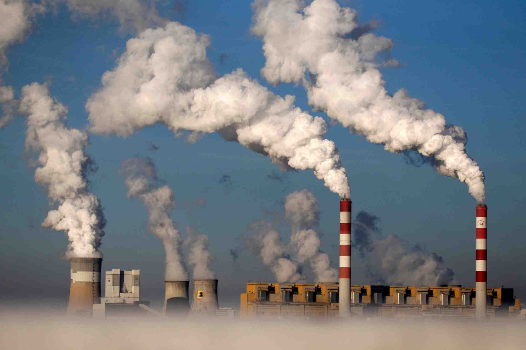 La centrale electrique de belchatow en pologne