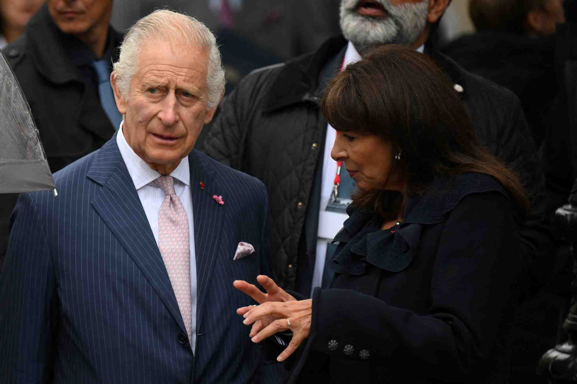 Le roi charles iii et la maire de paris anne hidalgo