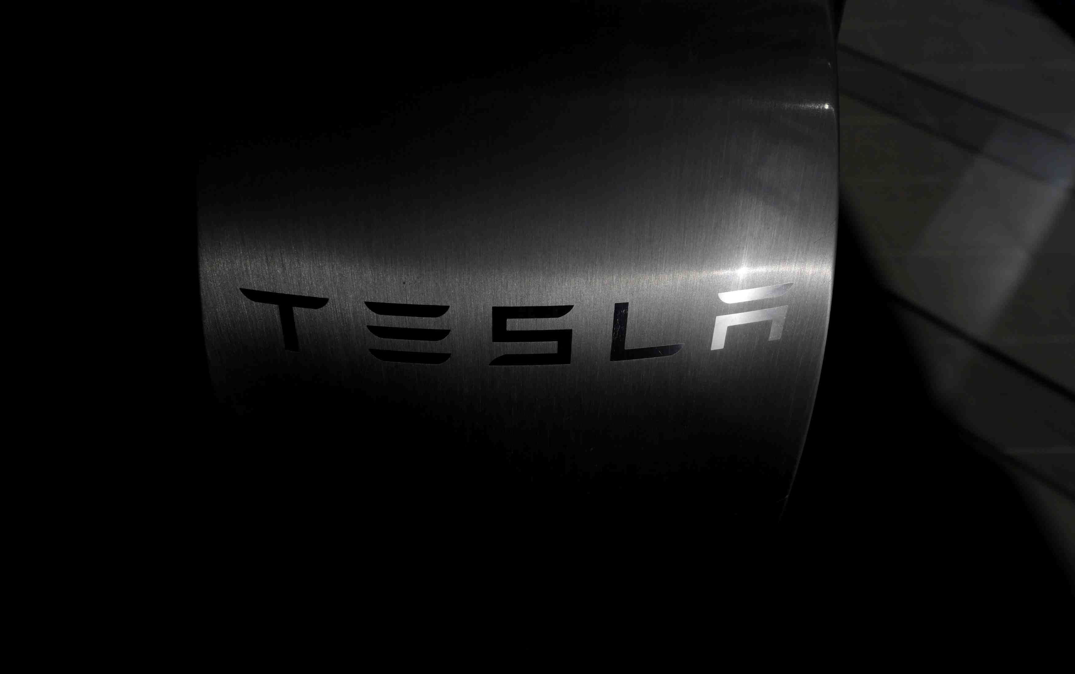 Tesla va tester la conduite autonome sur les camions