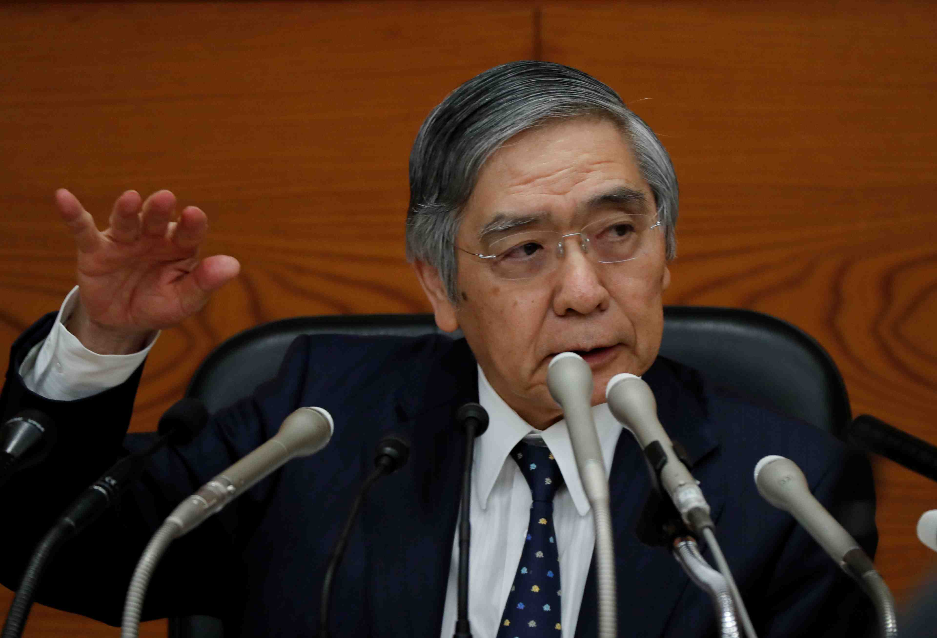 Kuroda: la boj restera ultra-accommodante
