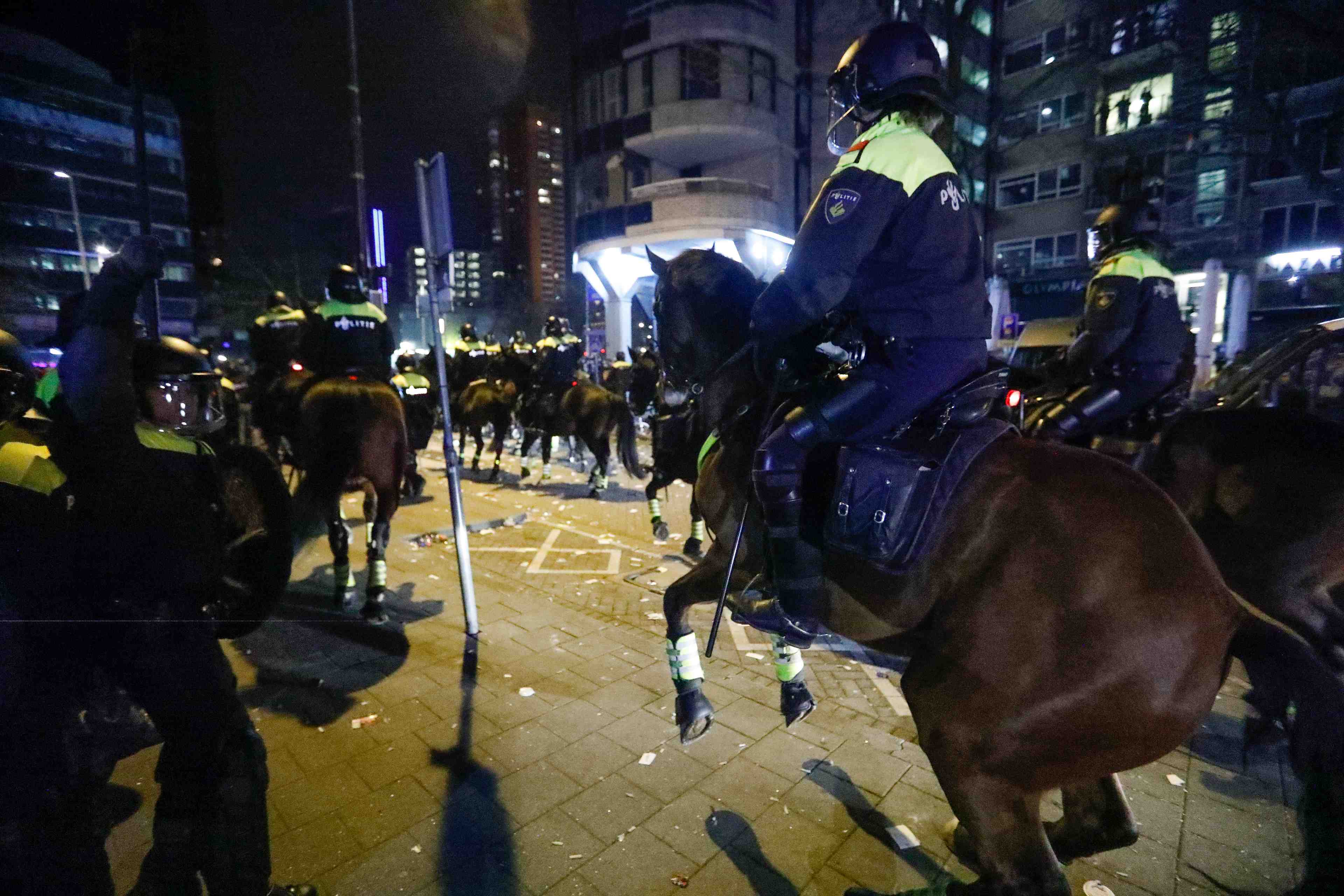 Pays bas: heurts entre partisans et adversaires de la statue d'une officier de l'ere coloniale