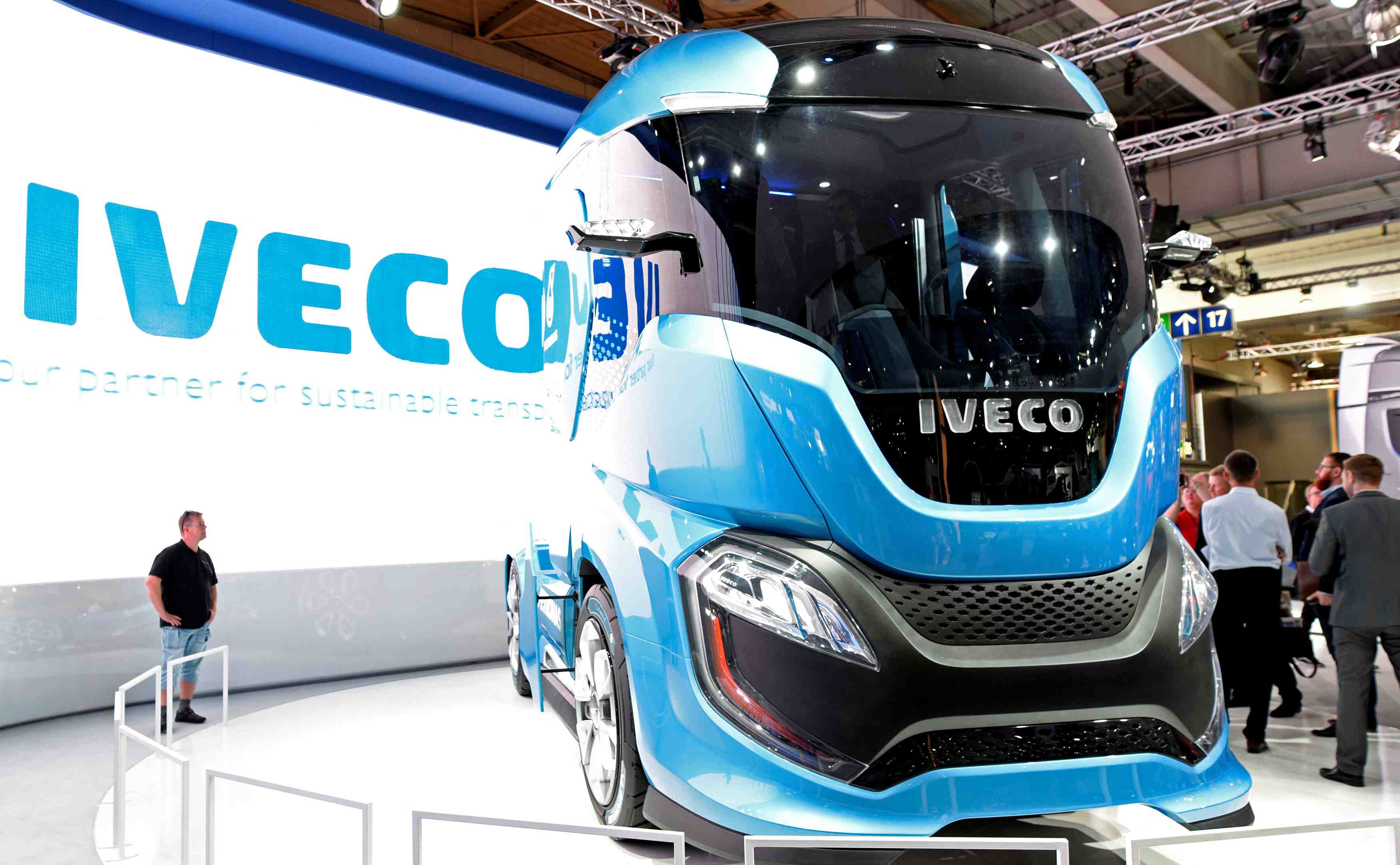 Iveco, desormais independant, souffre pour ses debuts en bourse