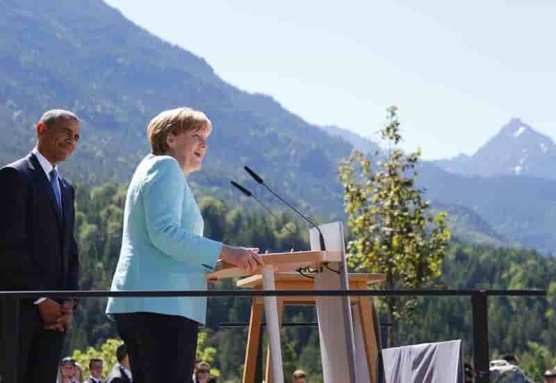 U.s. president obama and german chancellor merkel make speeches after signing the guest book in kruen