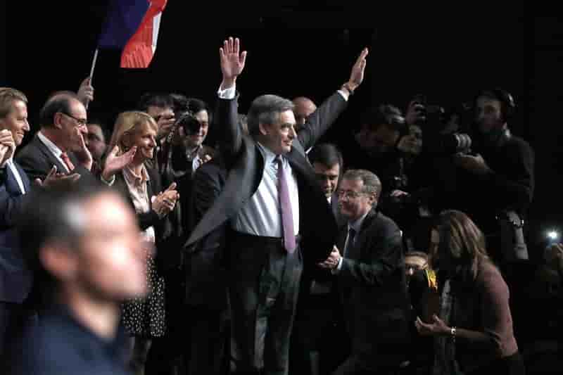 Fillon promet une surprise