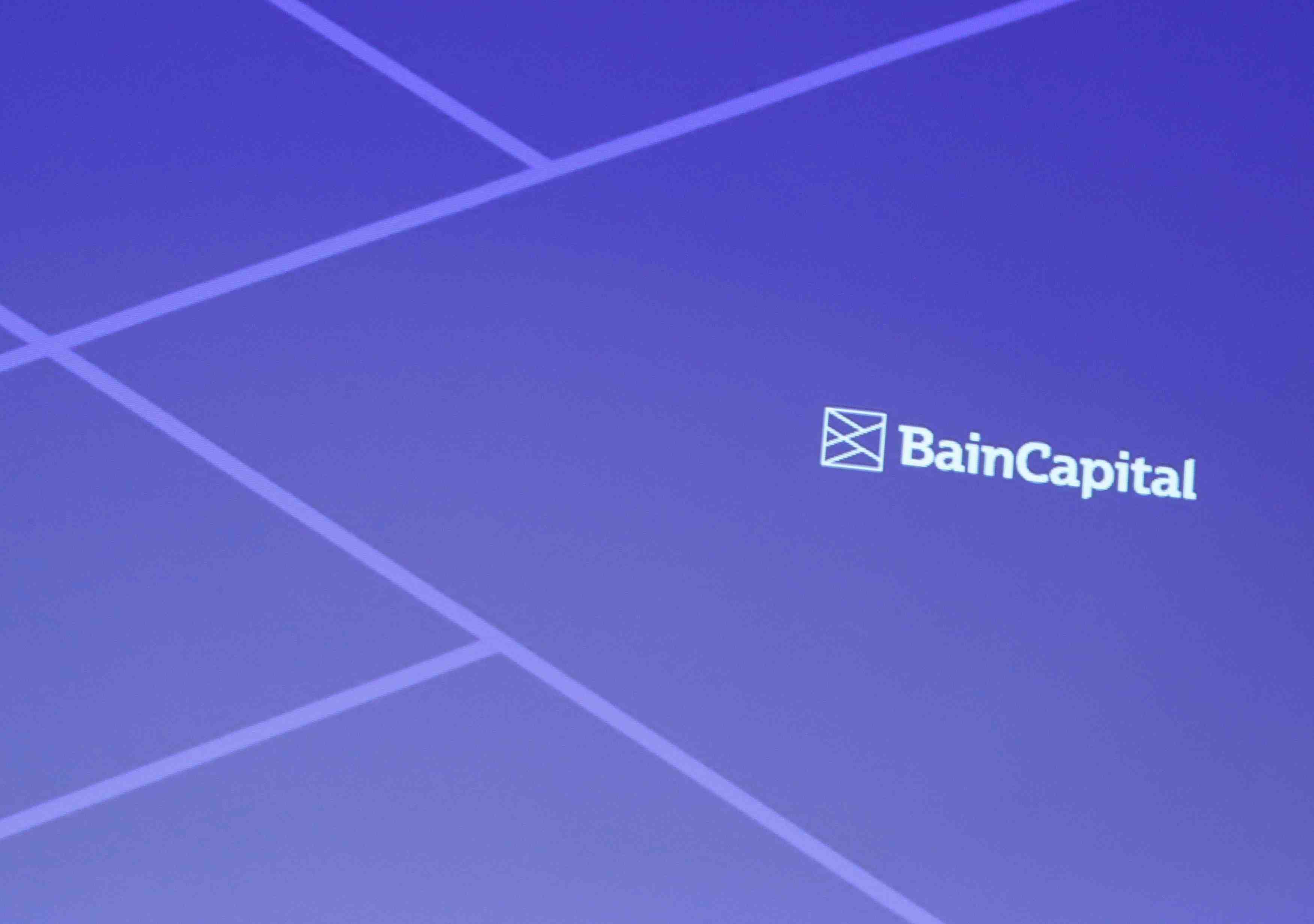 Bain designe des chefs de file pour l'ipo de toshiba memory