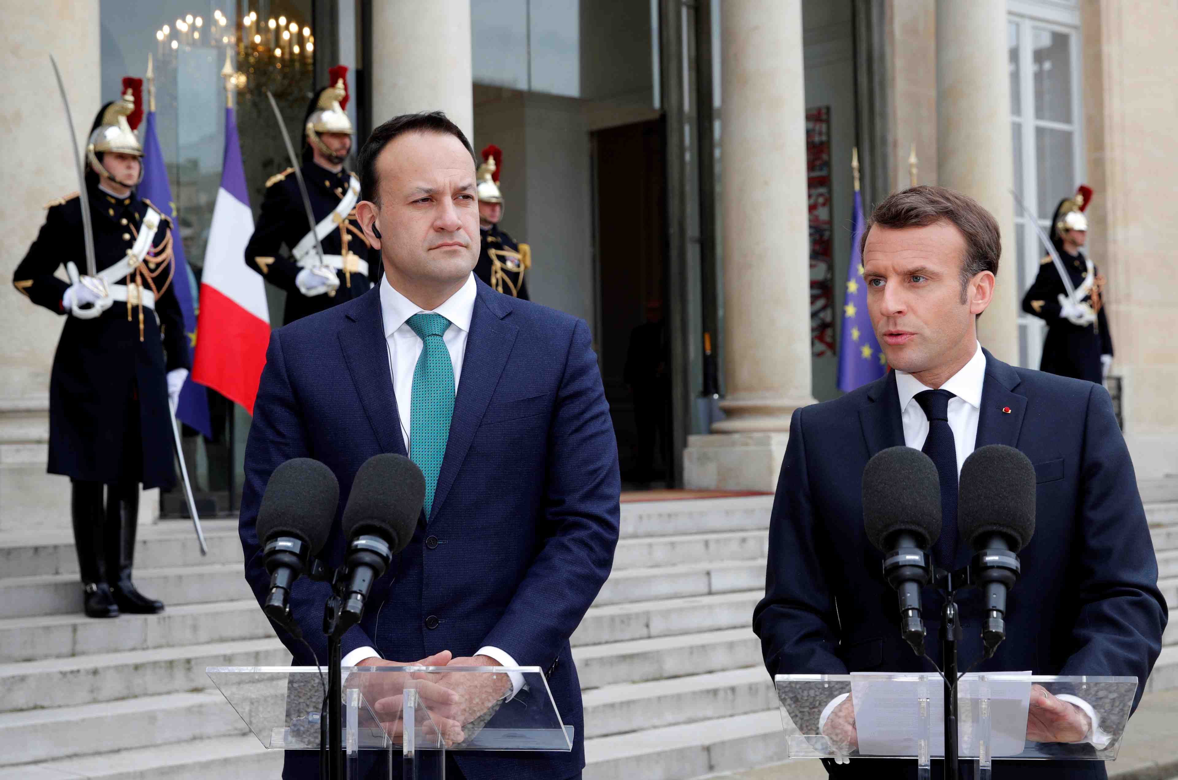 Brexit: paris et dublin pressent londres de trouver un accord