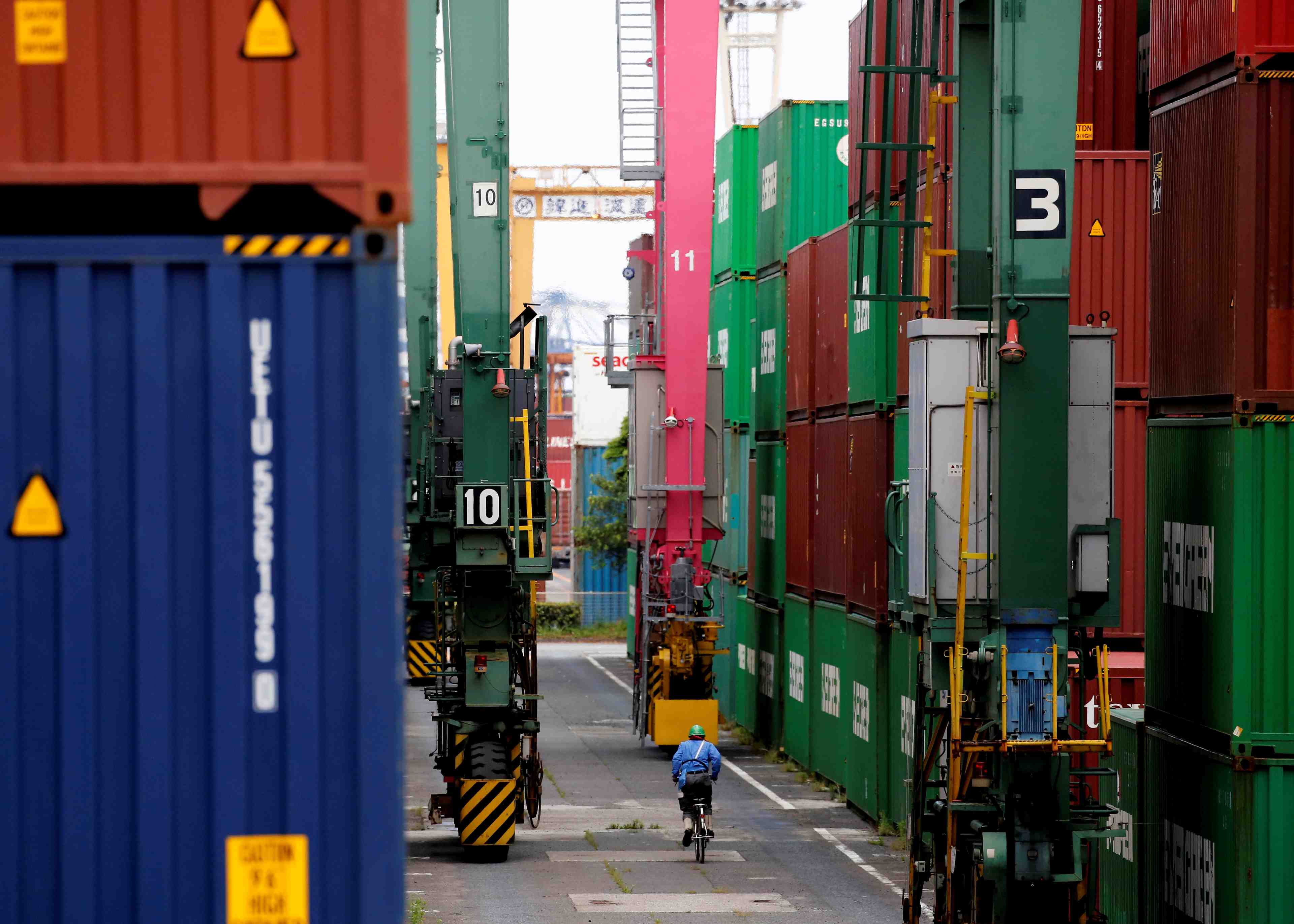 Japon: recul des exportations a un plus bas de trois ans