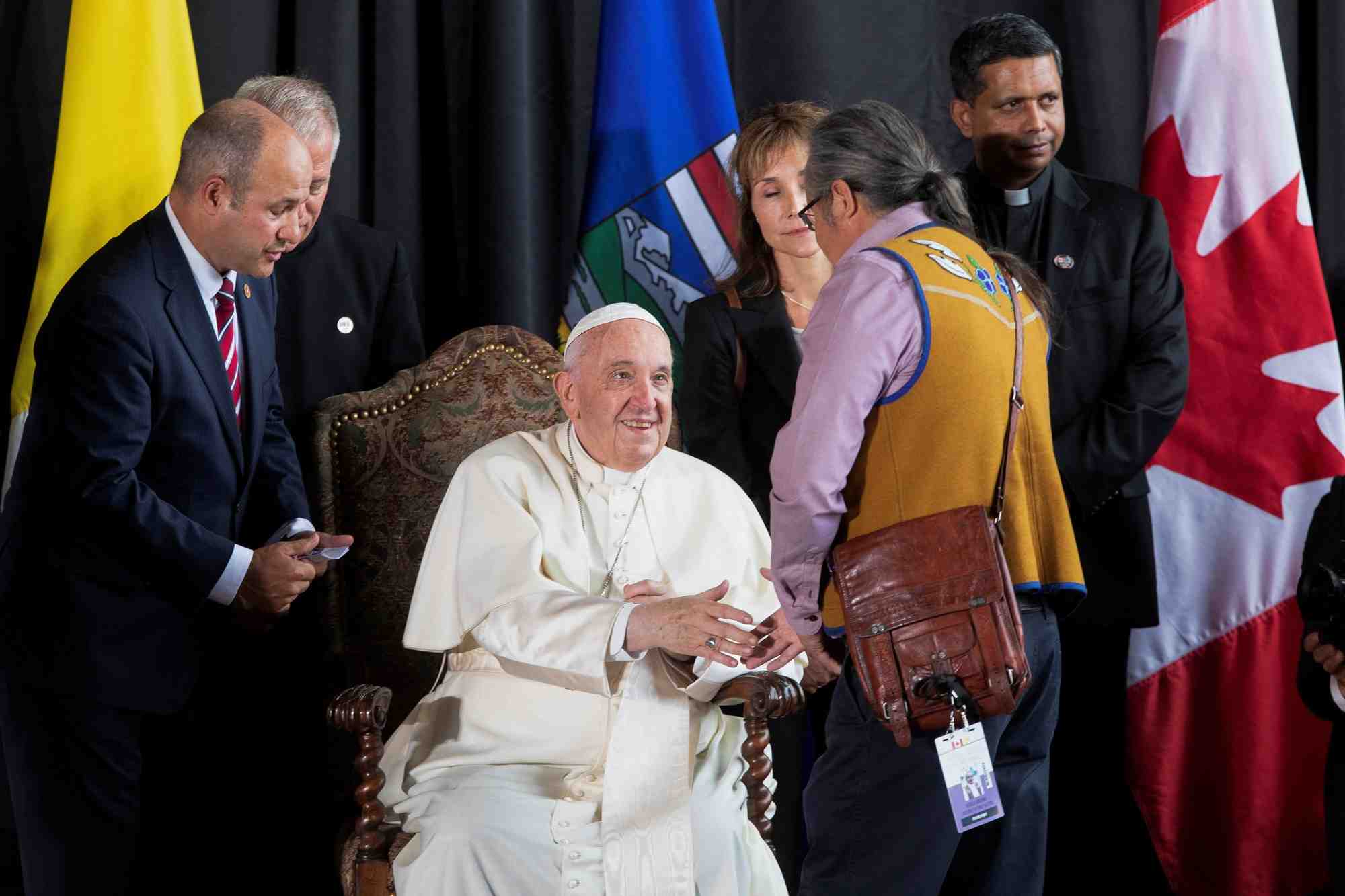 Le pape est arrive au canada pour des excuses aux peuples indigenes
