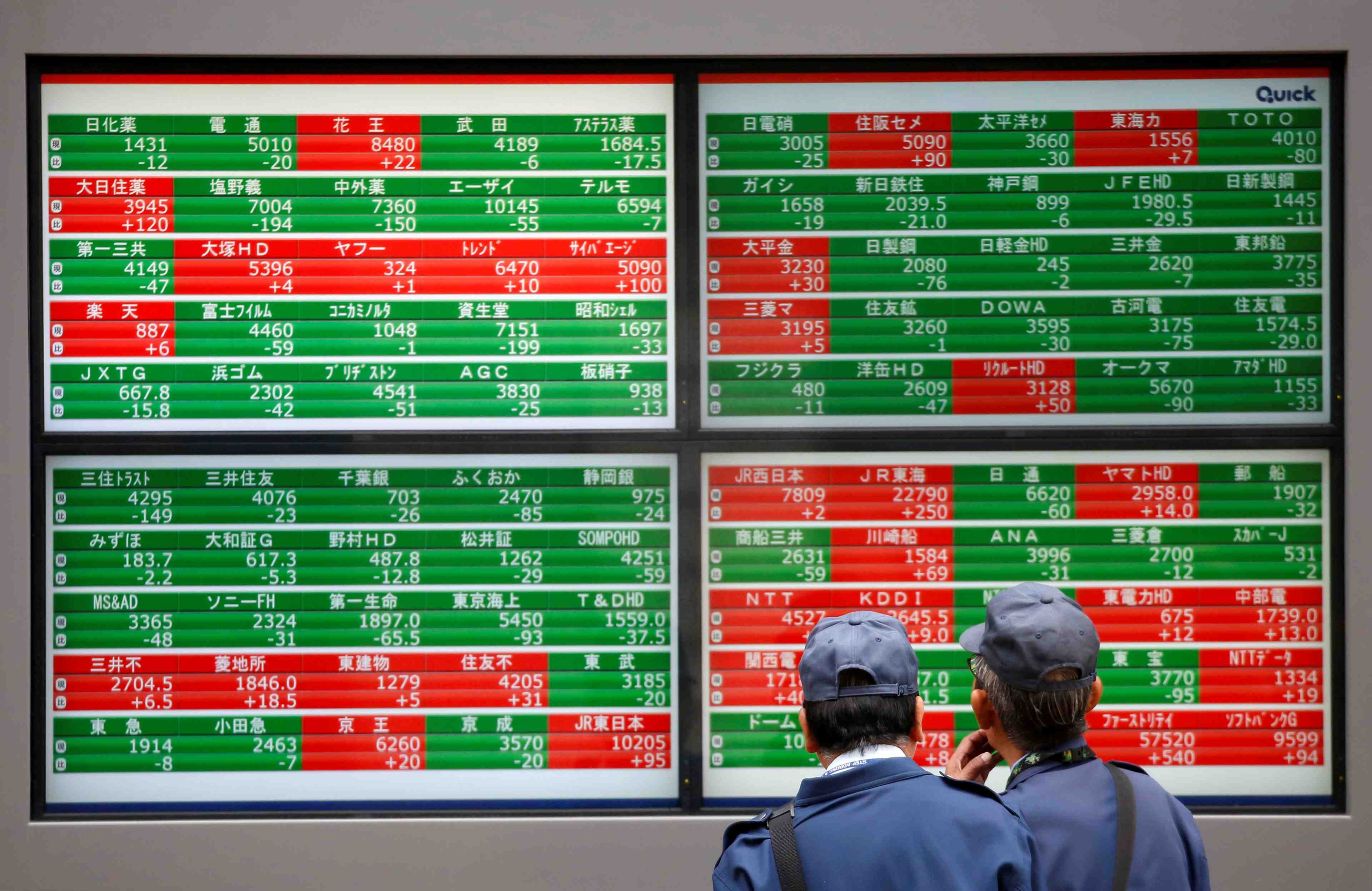 Tokyo finit en hausse