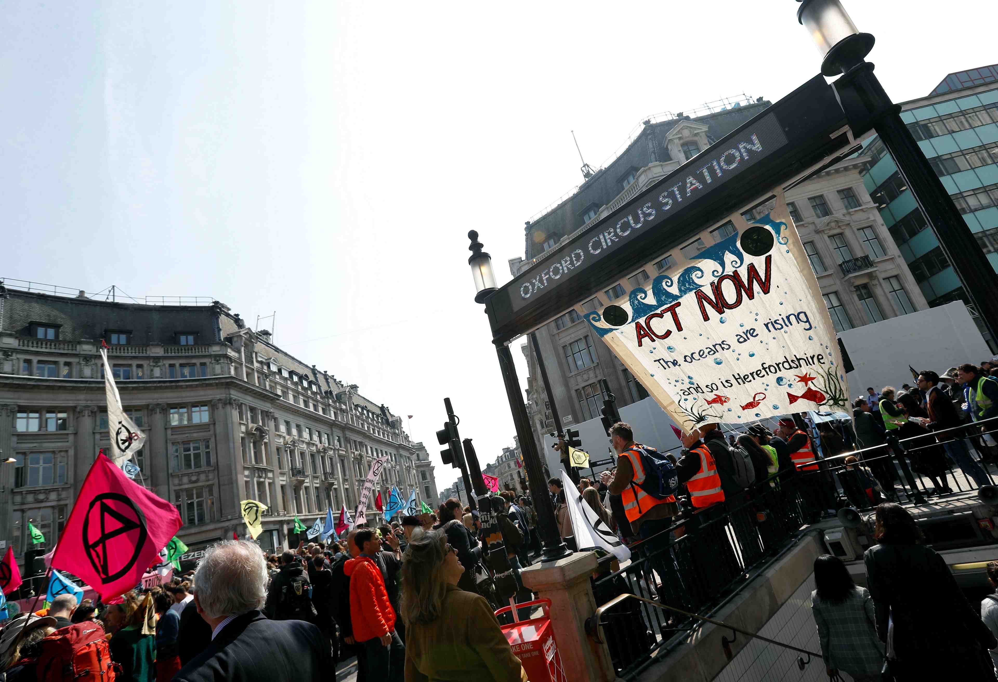 Protestation ecologiste: londres se prepare a de nouvelles perturbations