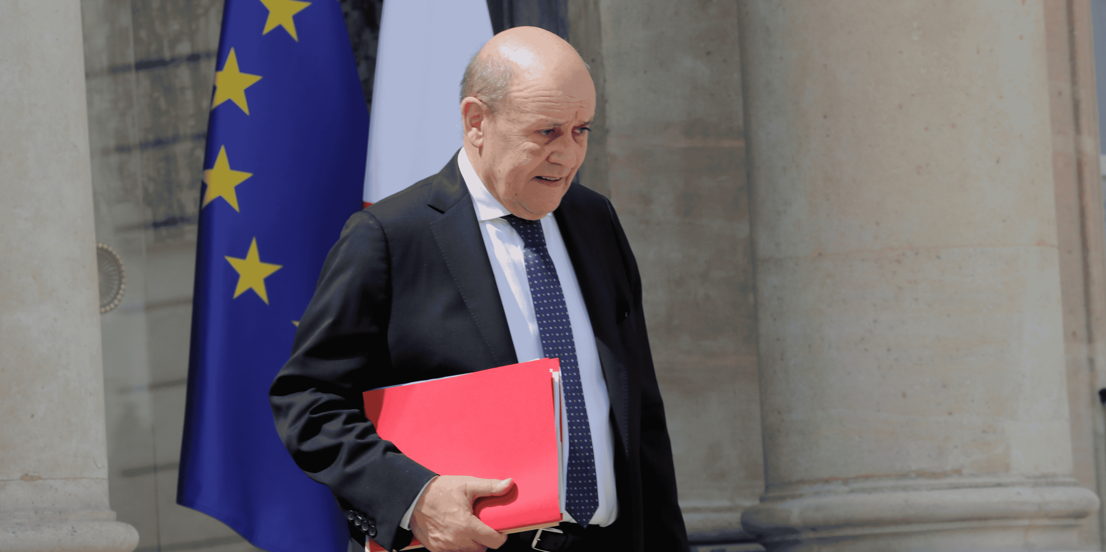 Brexit: une violation de l'accord de retrait serait "inacceptable", selon le drian