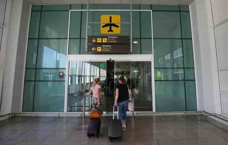 La garde civile chargee de la securite a l'aeroport de barcelone