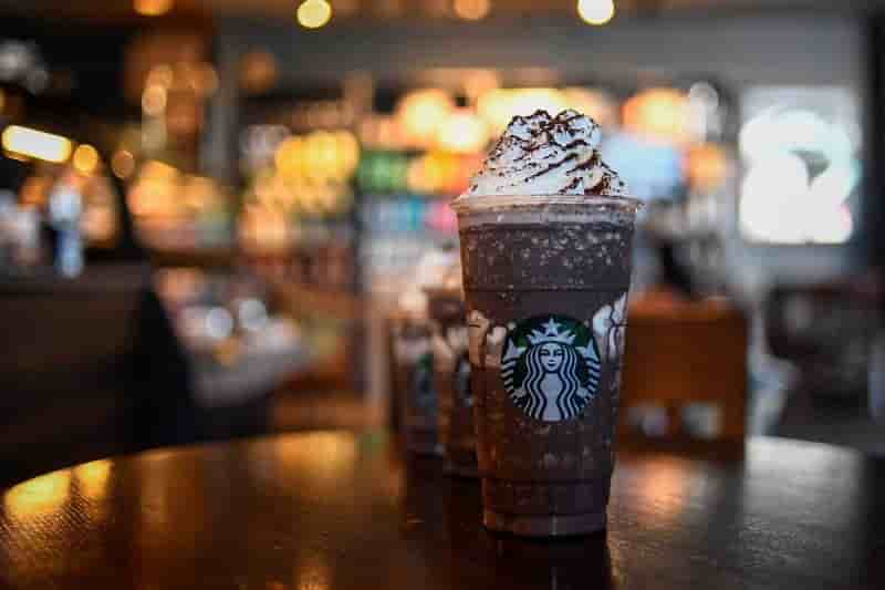 Starbucks augmente ses employes grace aux baisses d'impots