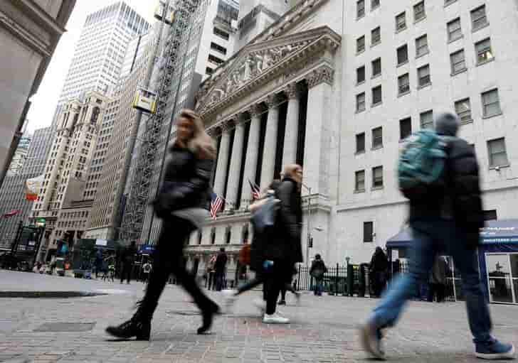 A wall street: des gerants regardent vers l'etranger avec les tarifs douaniers