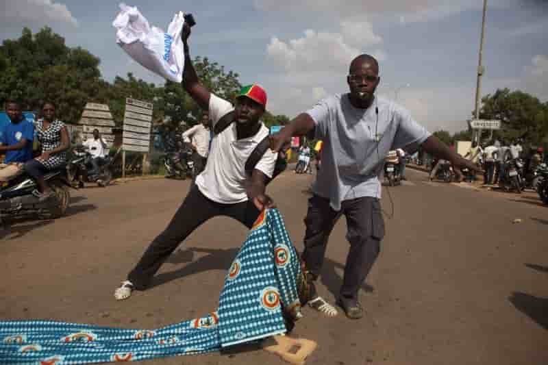 Confusion au Burkina Faso après la démission de Compaoré