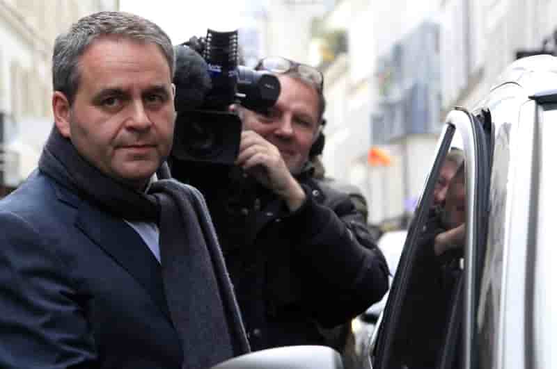 "Prenez le pouvoir ou partez", dit Xavier Bertrand à Manuel Valls