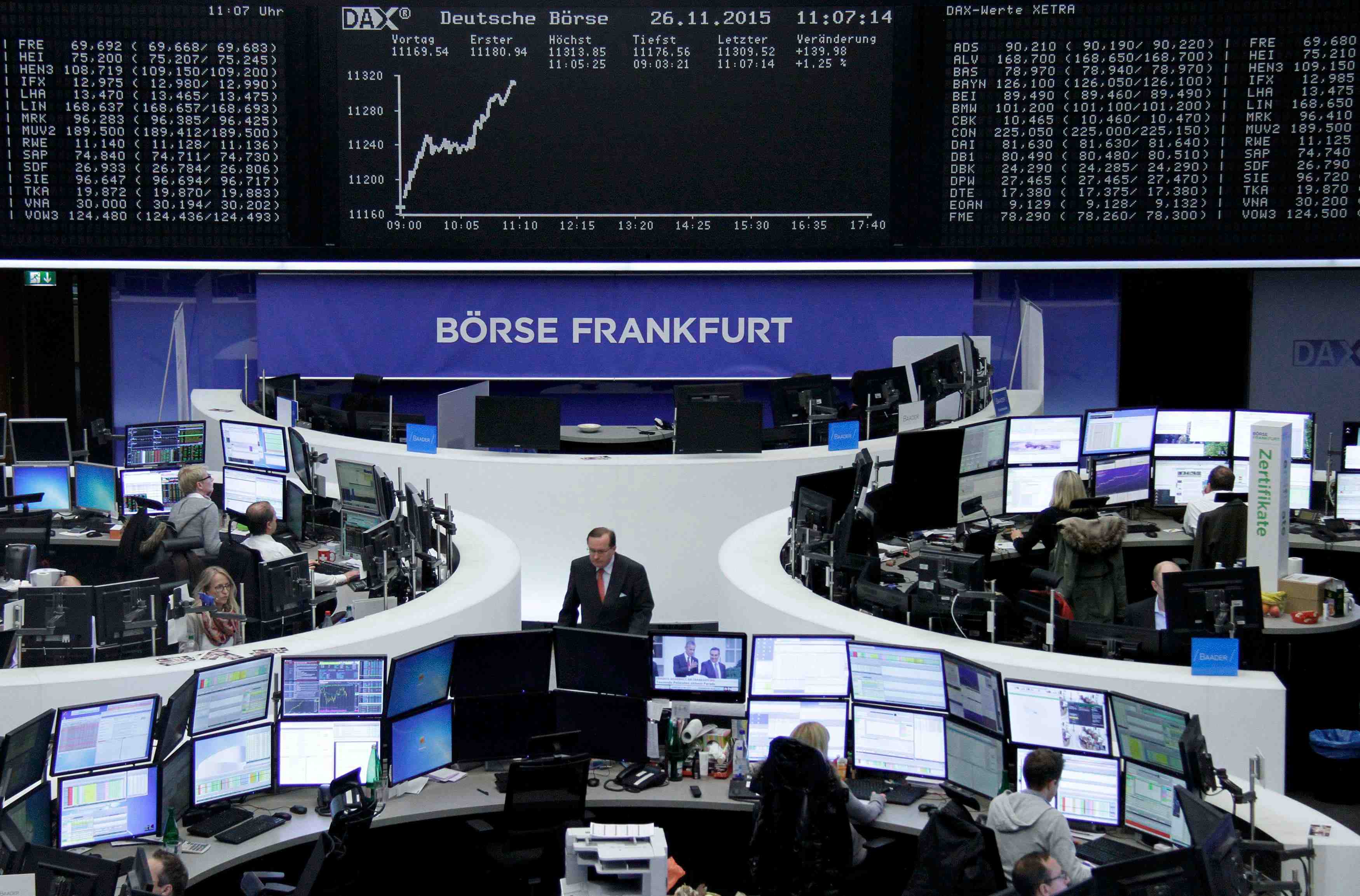 Les marches europeens accelerent leur hausse a mi-seance