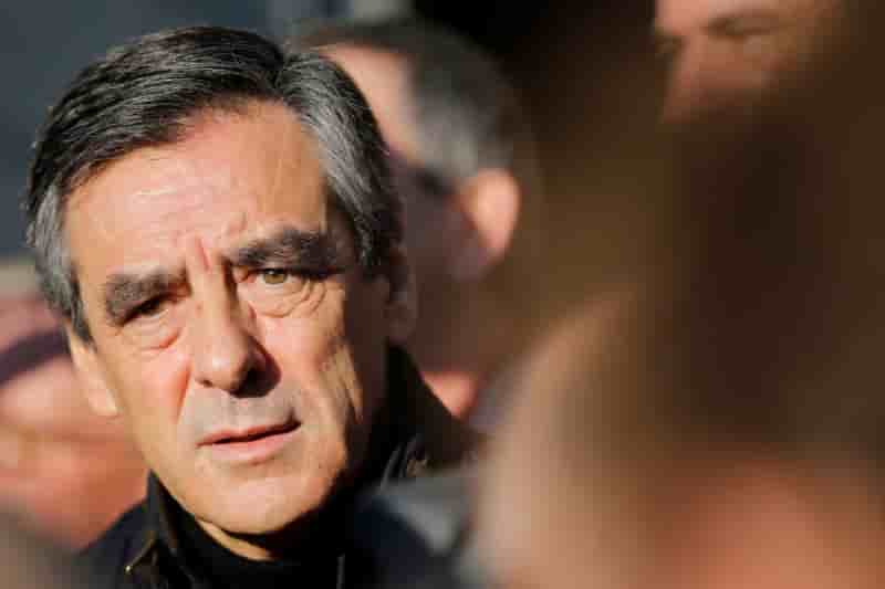 Le roux presse fillion de s'expliquer sur les emplois de son epouse