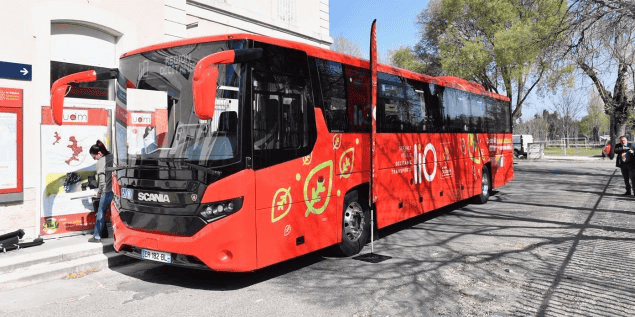 Le bus roule au bio éthanol, fabriqué à partir de marc de raisin