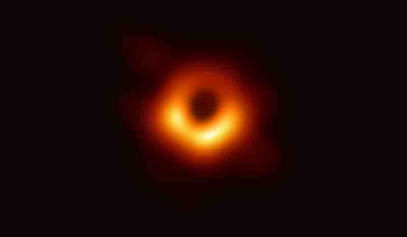 Des scientifiques devoilent la premiere image d'un trou noir