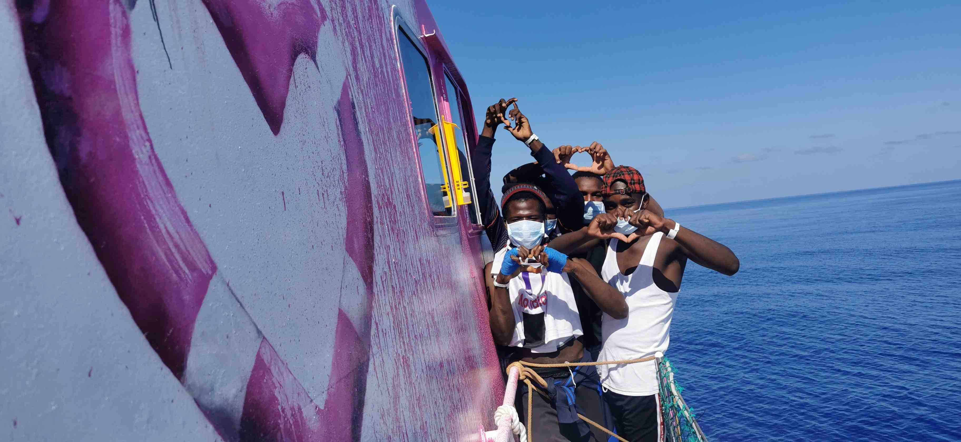 Banksy finance un bateau de secours aux migrants en mediterranee