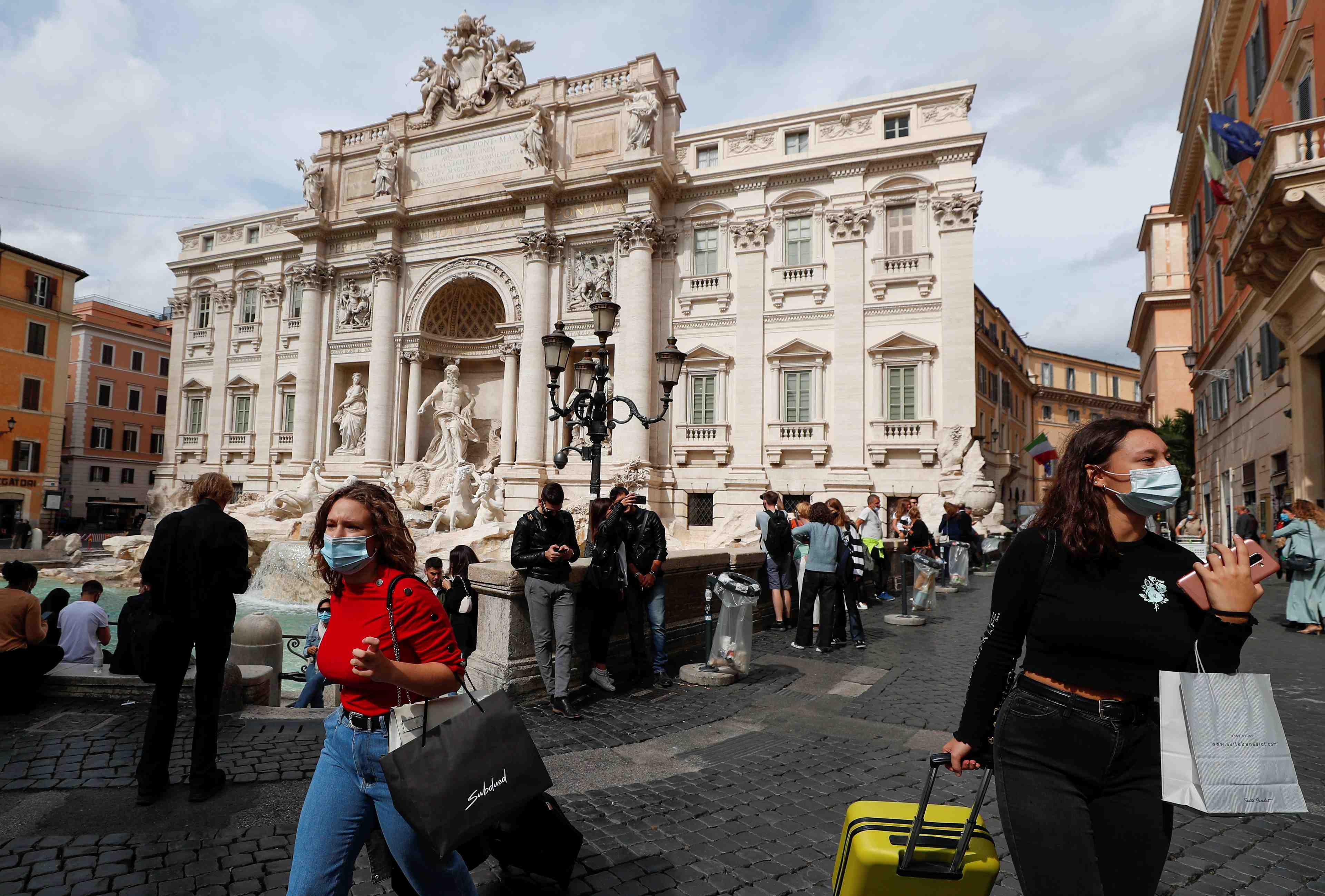 Coronavirus: l'italie envisage de generaliser le port du masque a l'exterieur
