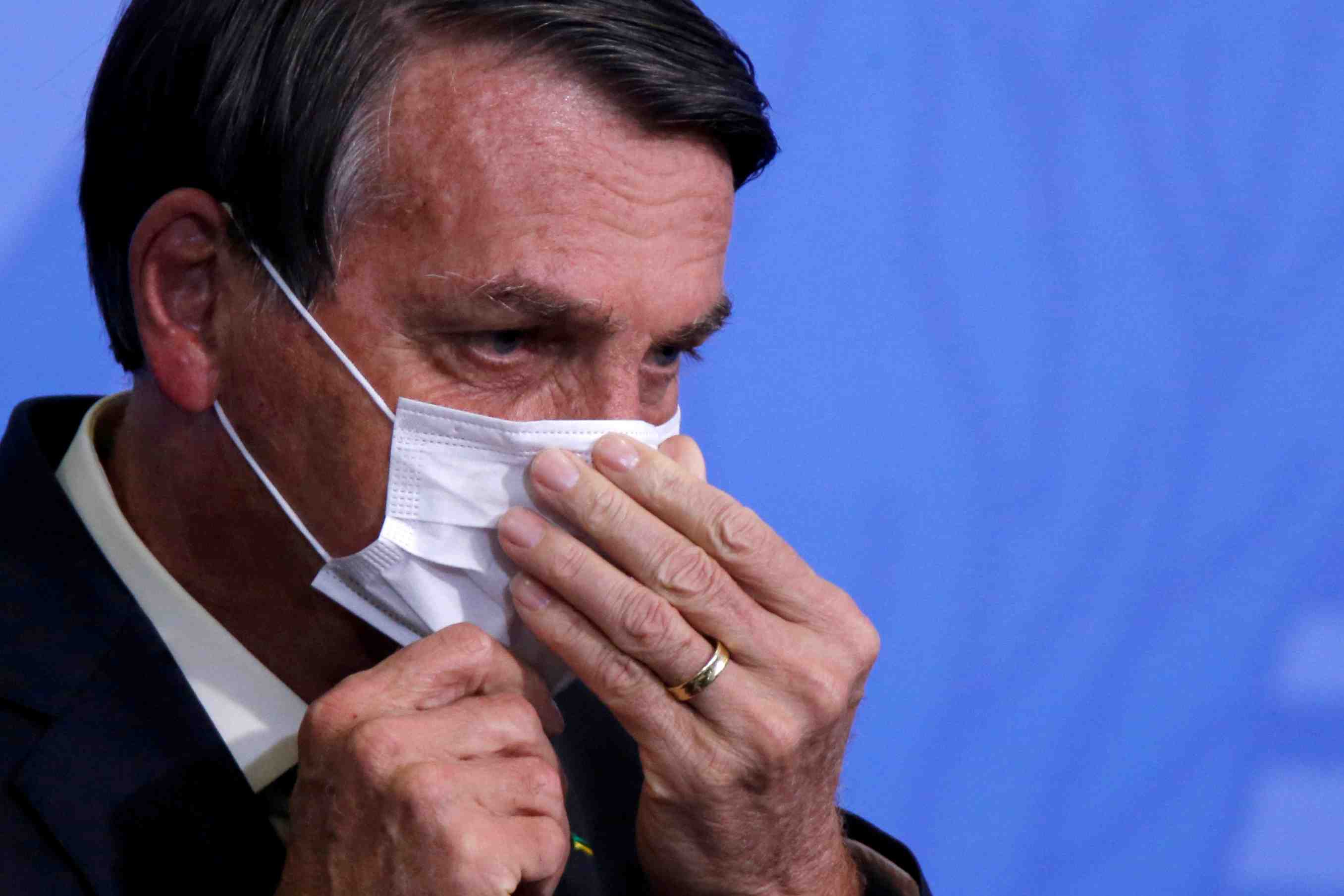 Coronavirus: bolsonaro demande a l'inde d'expedier des doses de vaccin