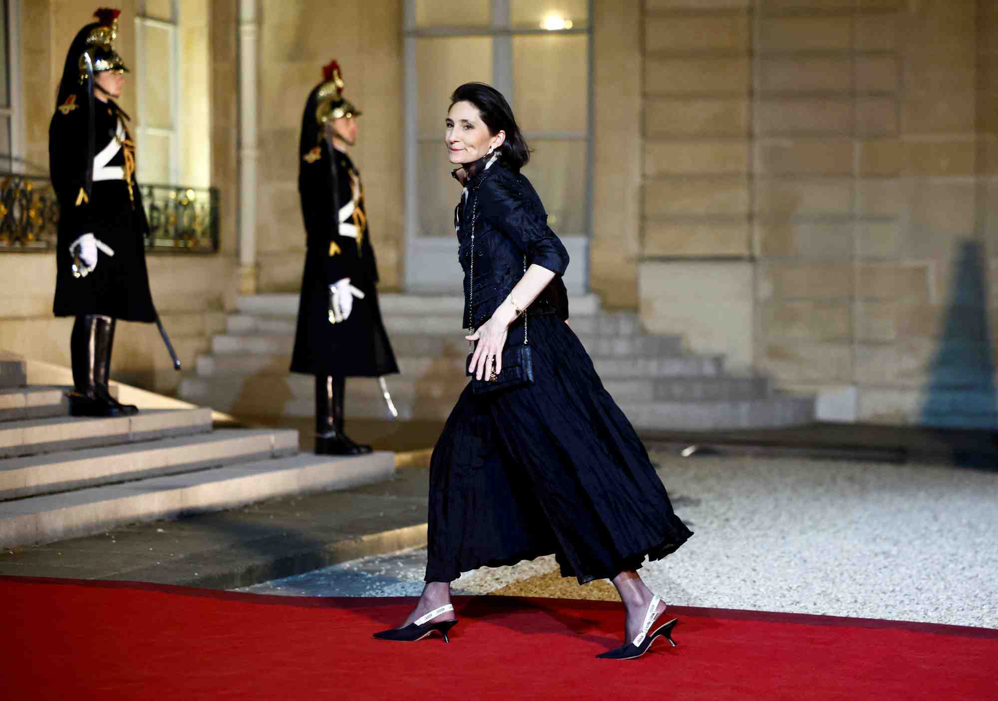 Le president francais macron accueille l'emir qatari al thani a paris
