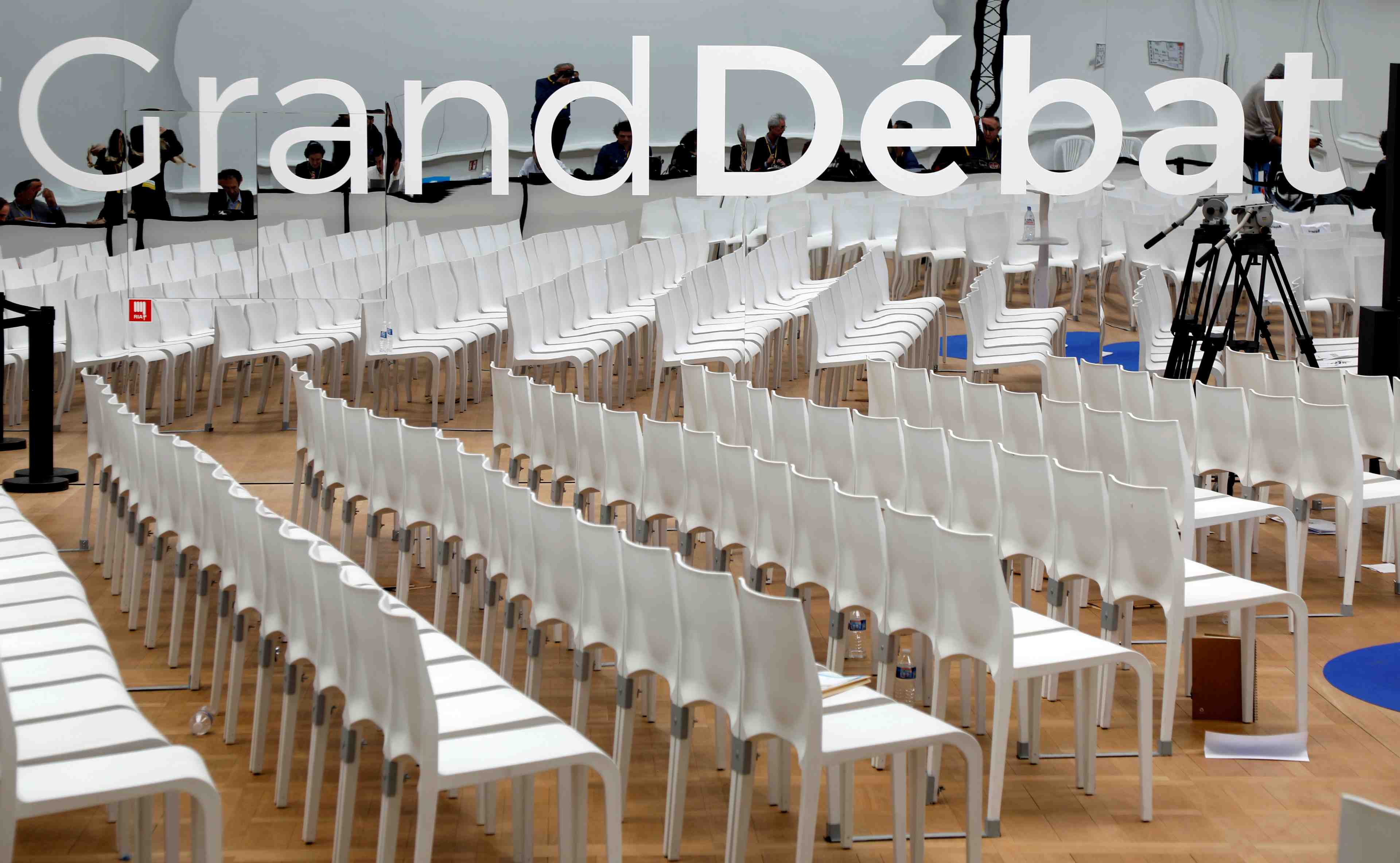 Reponse au "grand debat" dans "les prochains jours"