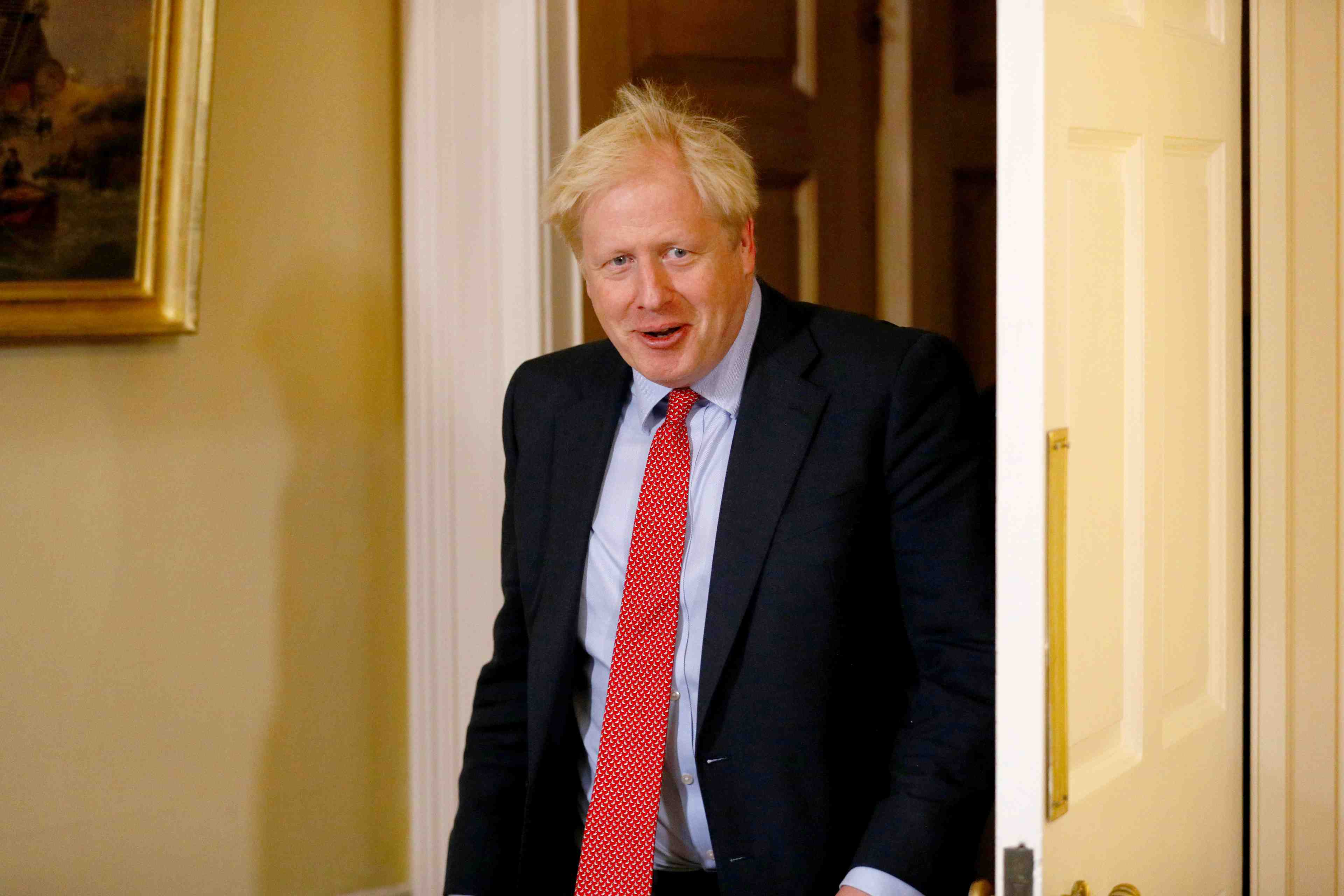 Brexit: johnson va s'entretenir avec macron et merkel d'ici lundi soir, selon la presse
